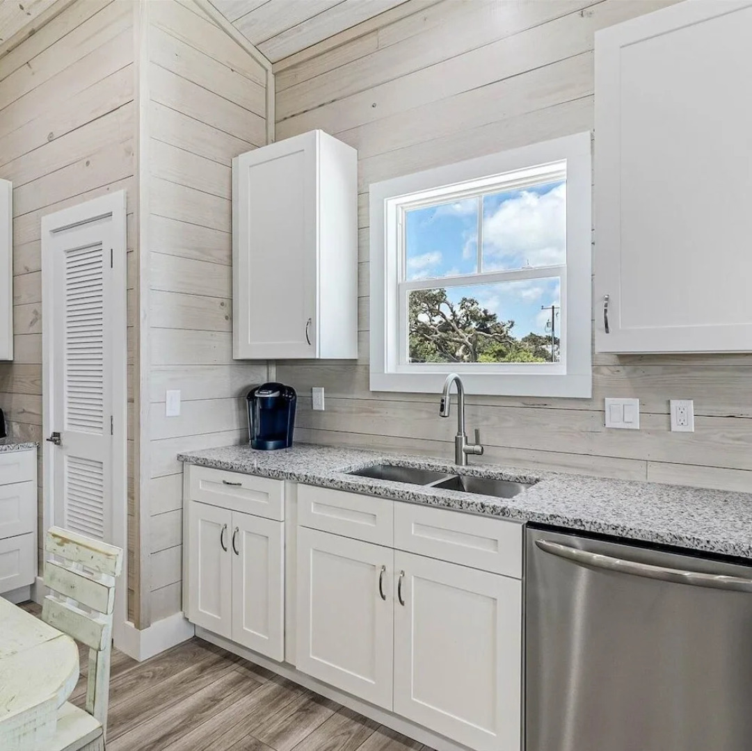 Under The Sea Sp107 4 Bedroom Home by RedAwning