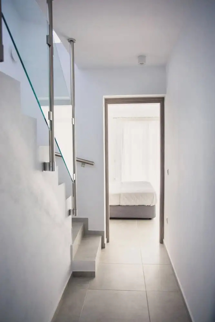 Starlight Villa Guro - 4bd, 4ba, 4min To Beach