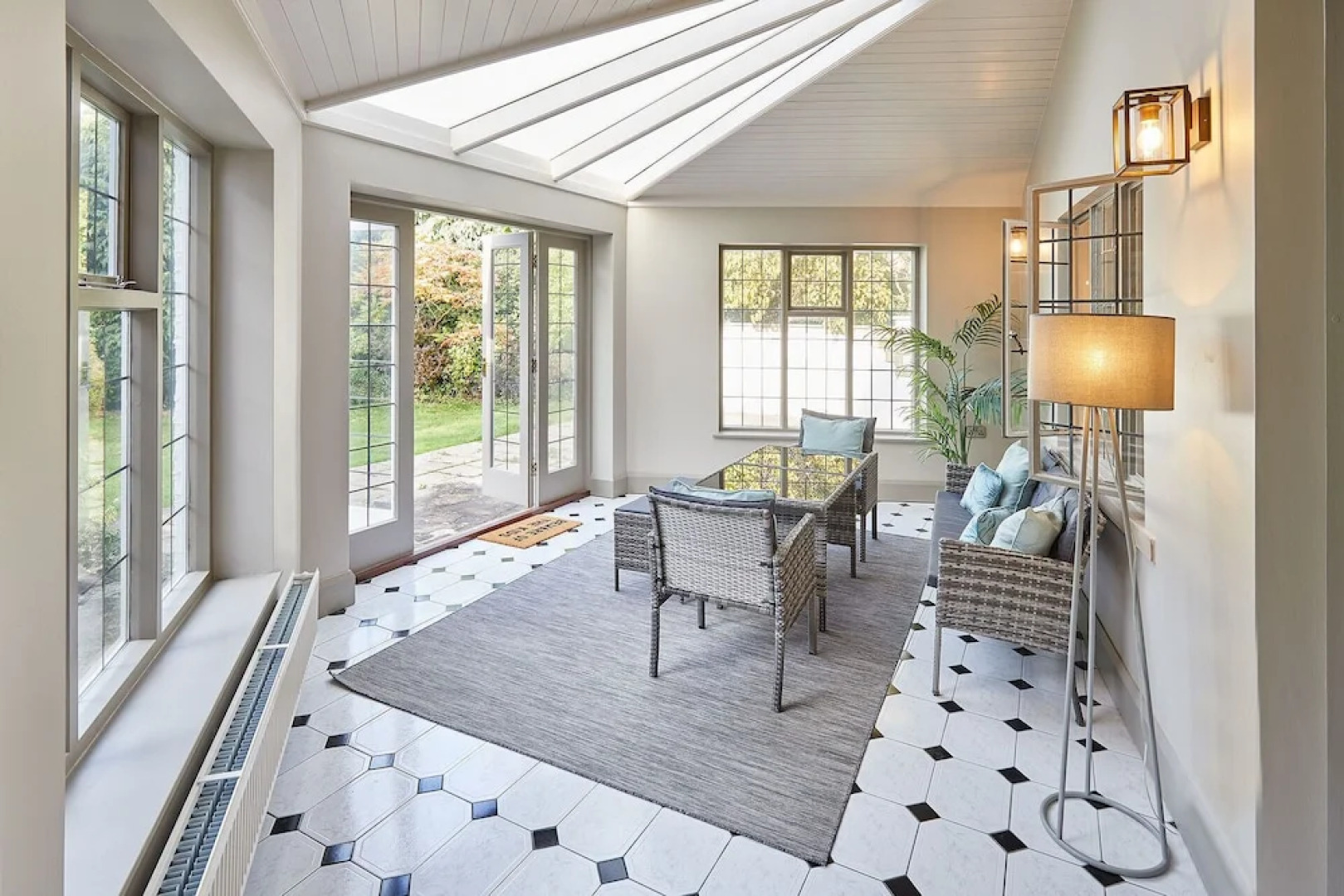 Host Stay White Lodge