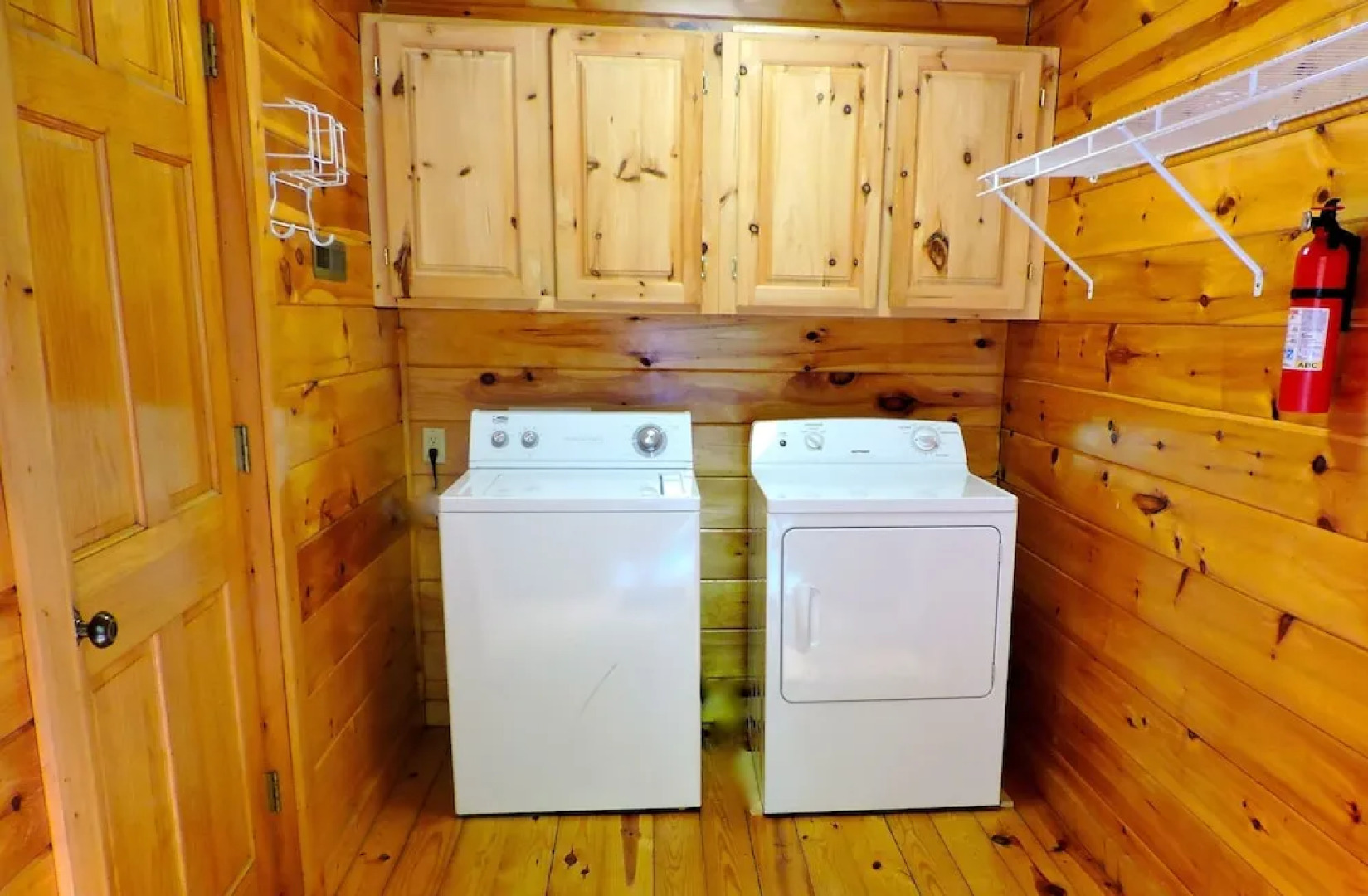 Wolfsong Lodge 5 Bedrooms 4.5 Bathrooms Cabin