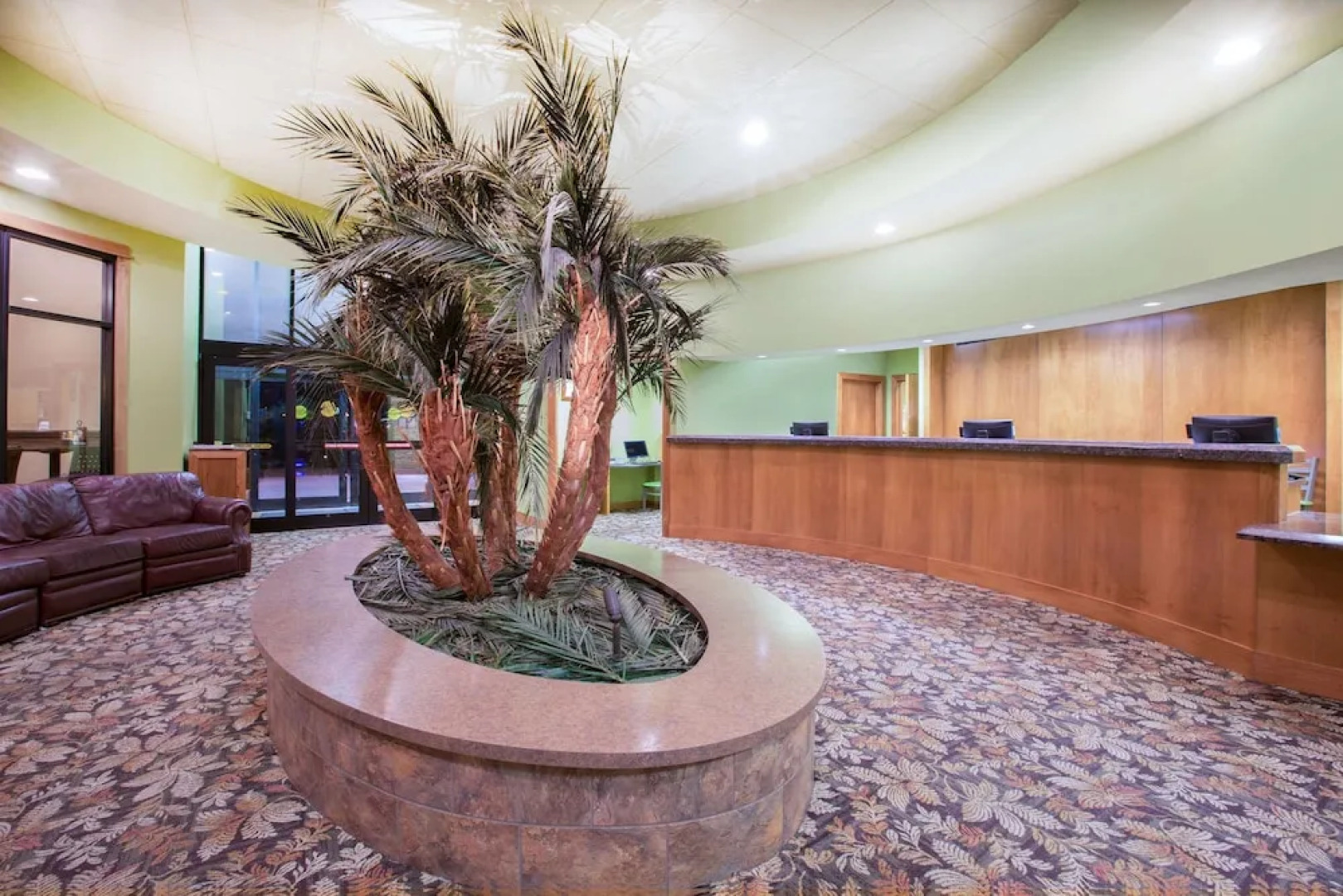 Ramada Tropics Resort / Conference Center Des Moines