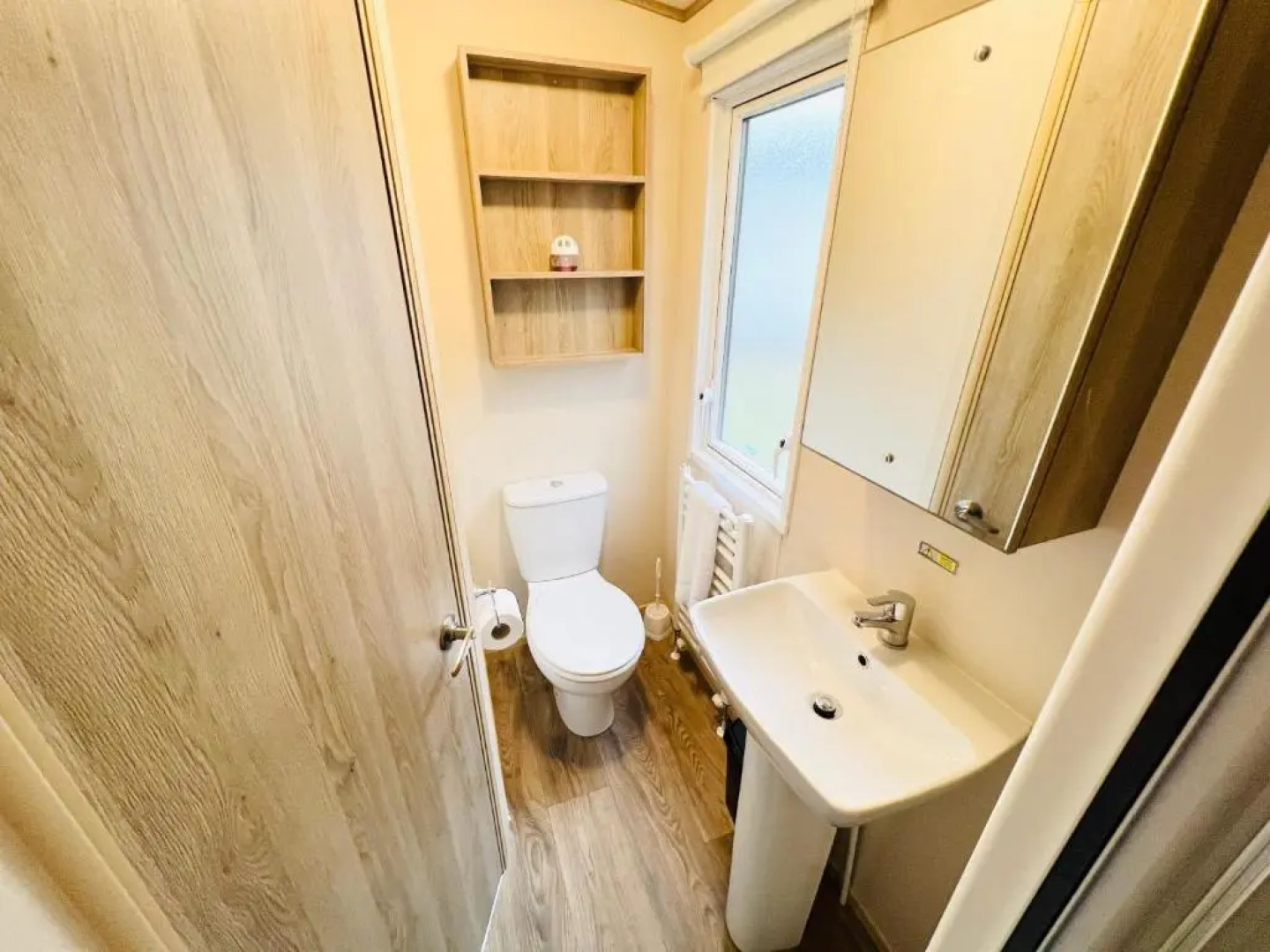 Luxury 2 Bedroom Caravan MC35, Shanklin, Isle of Wight