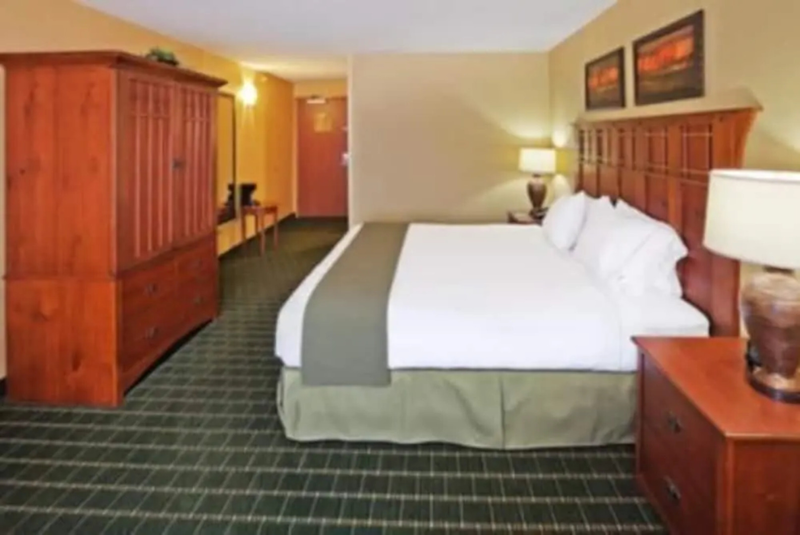 The Q Hotel And Suites