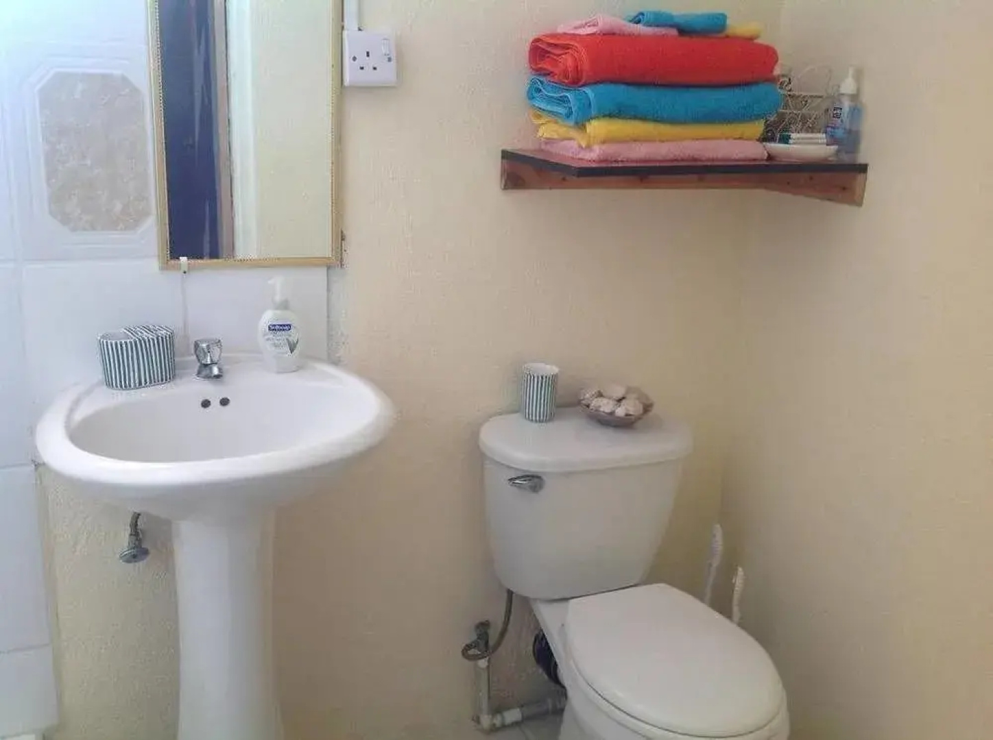 Rainbow Beach Apartments & Rooms
