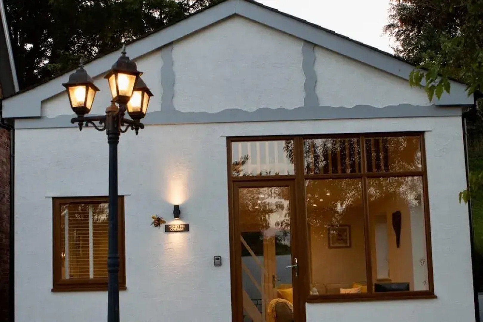 Honey Bee Cottage, Tiny House, Welshpool