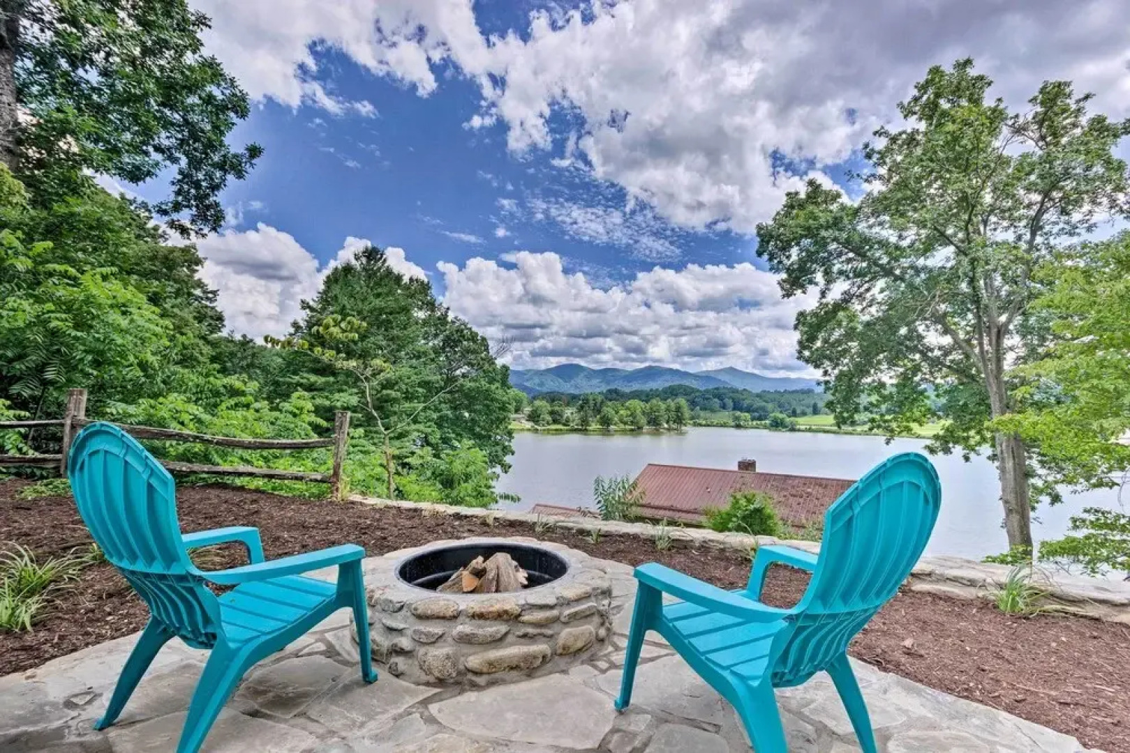Studio W/patio Access + View on Lake Junaluska!