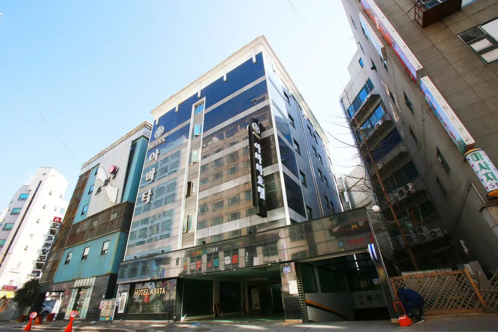 Abata Business Hotel