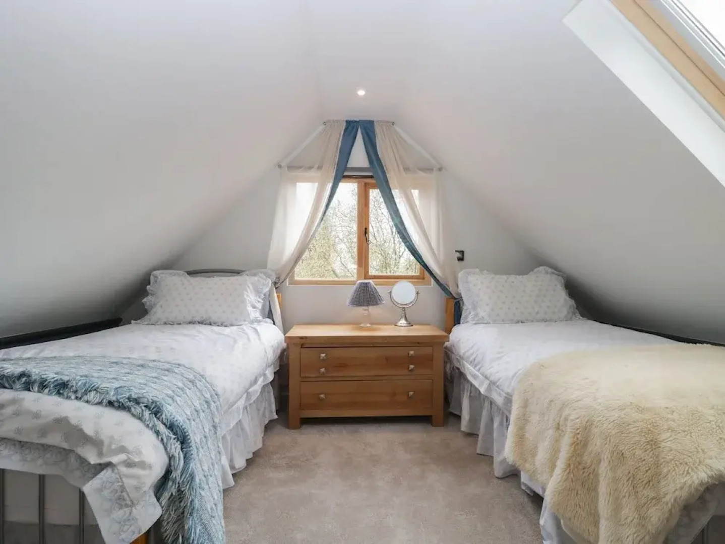 The Courtyard - Hilltop Barn