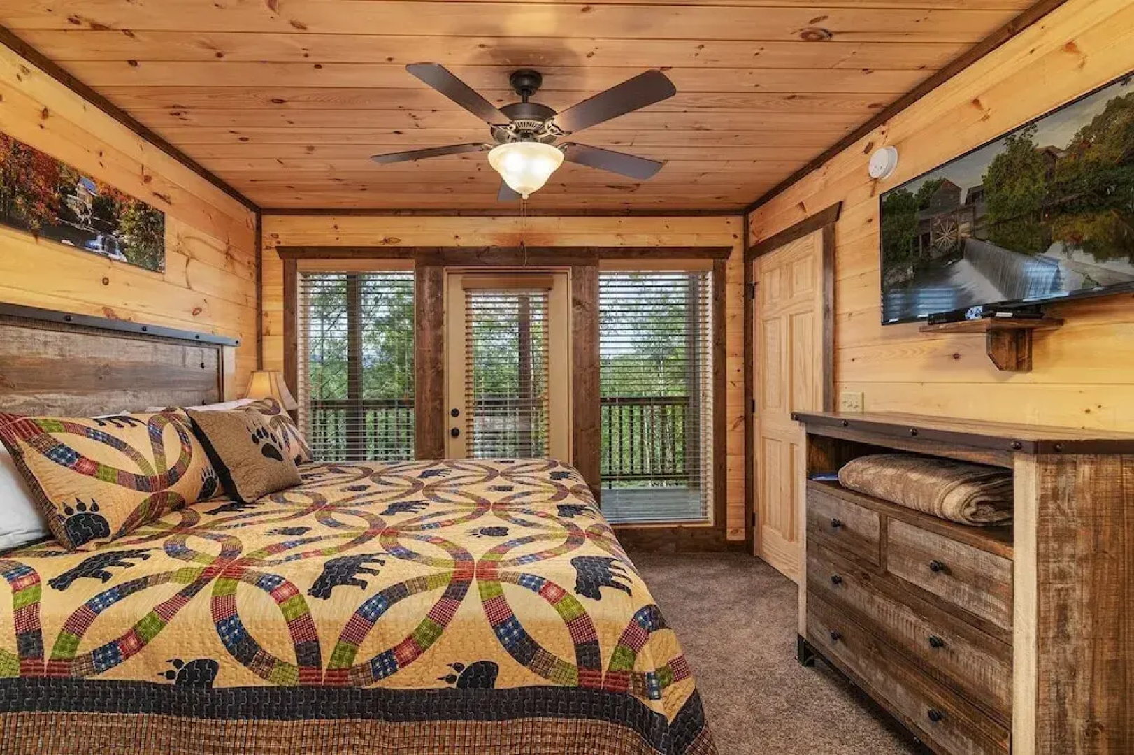 Take A Paws - 3 Bedrooms, 3 Baths, Sleeps 8 1 Cabin by RedAwning