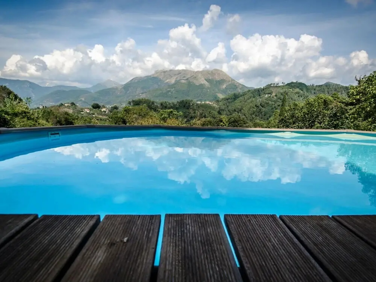 Vintage Holiday Home in Montemagno Camaiore With Sauna