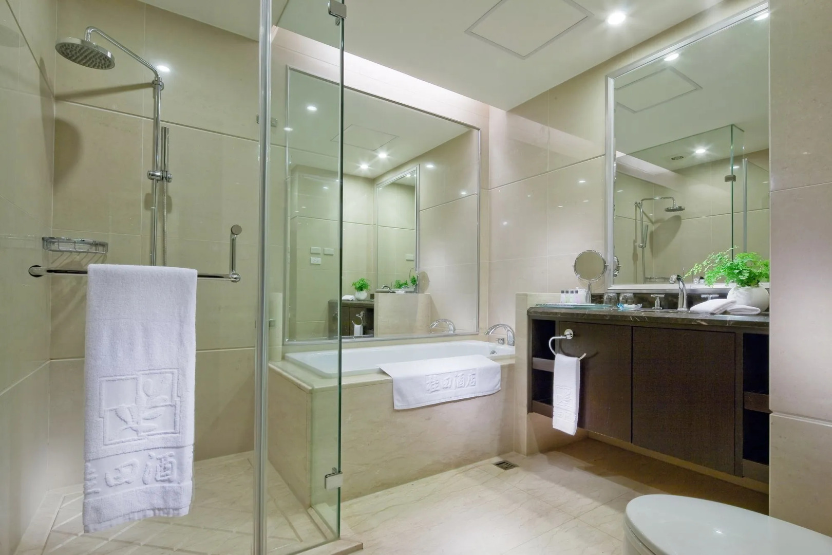 Queena Plaza Hotel Tainan