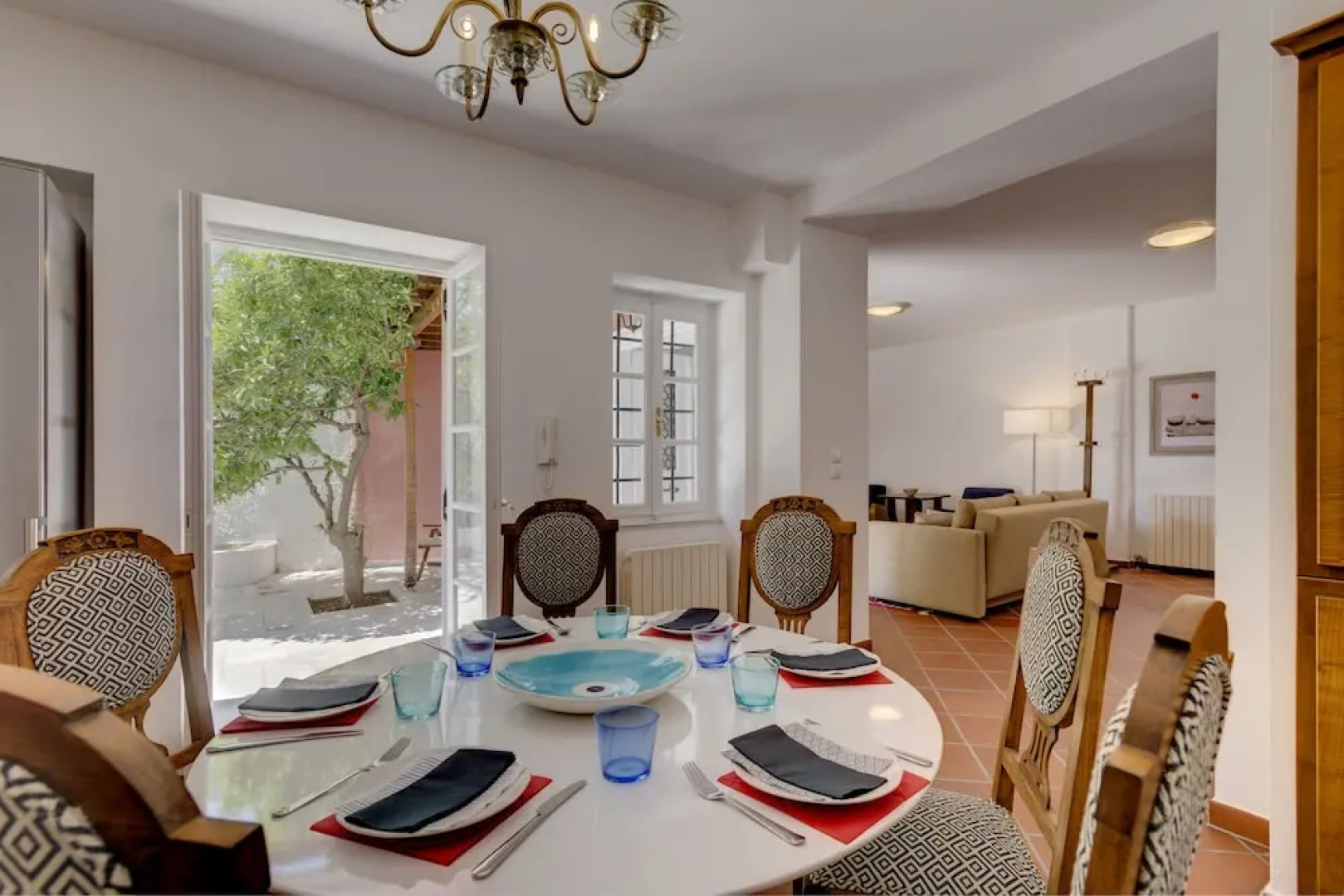 Traditional res next to Acropolis