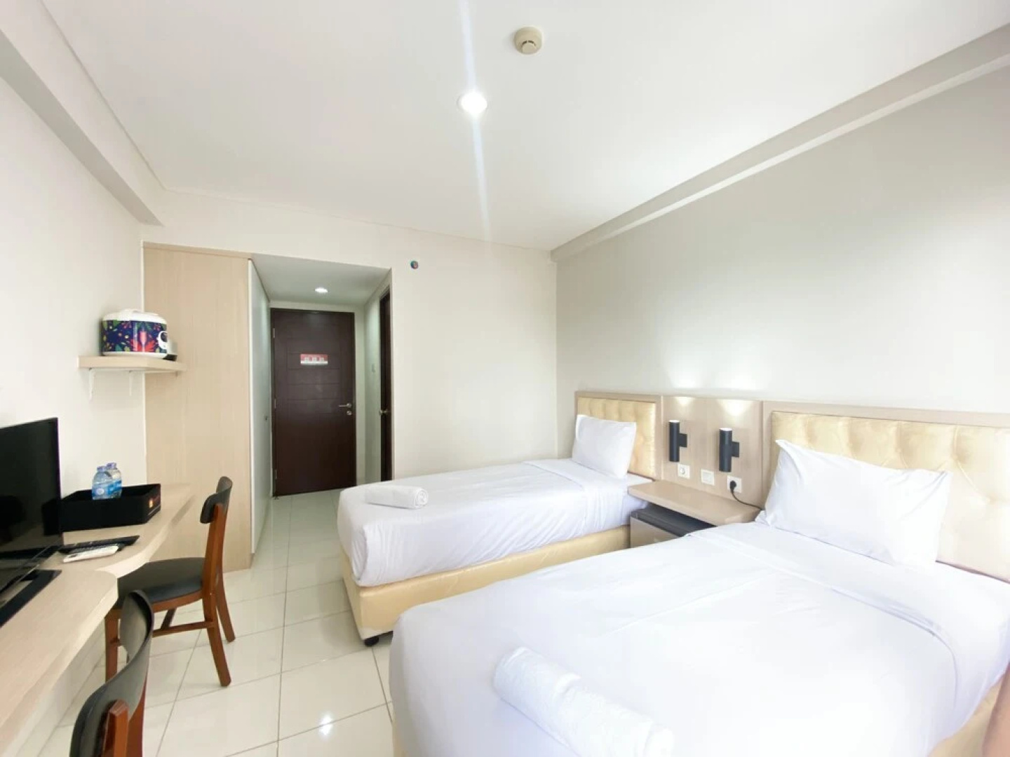 Comfort And Homey Studio Room (No Kitchen) Elvis Tower Apartment
