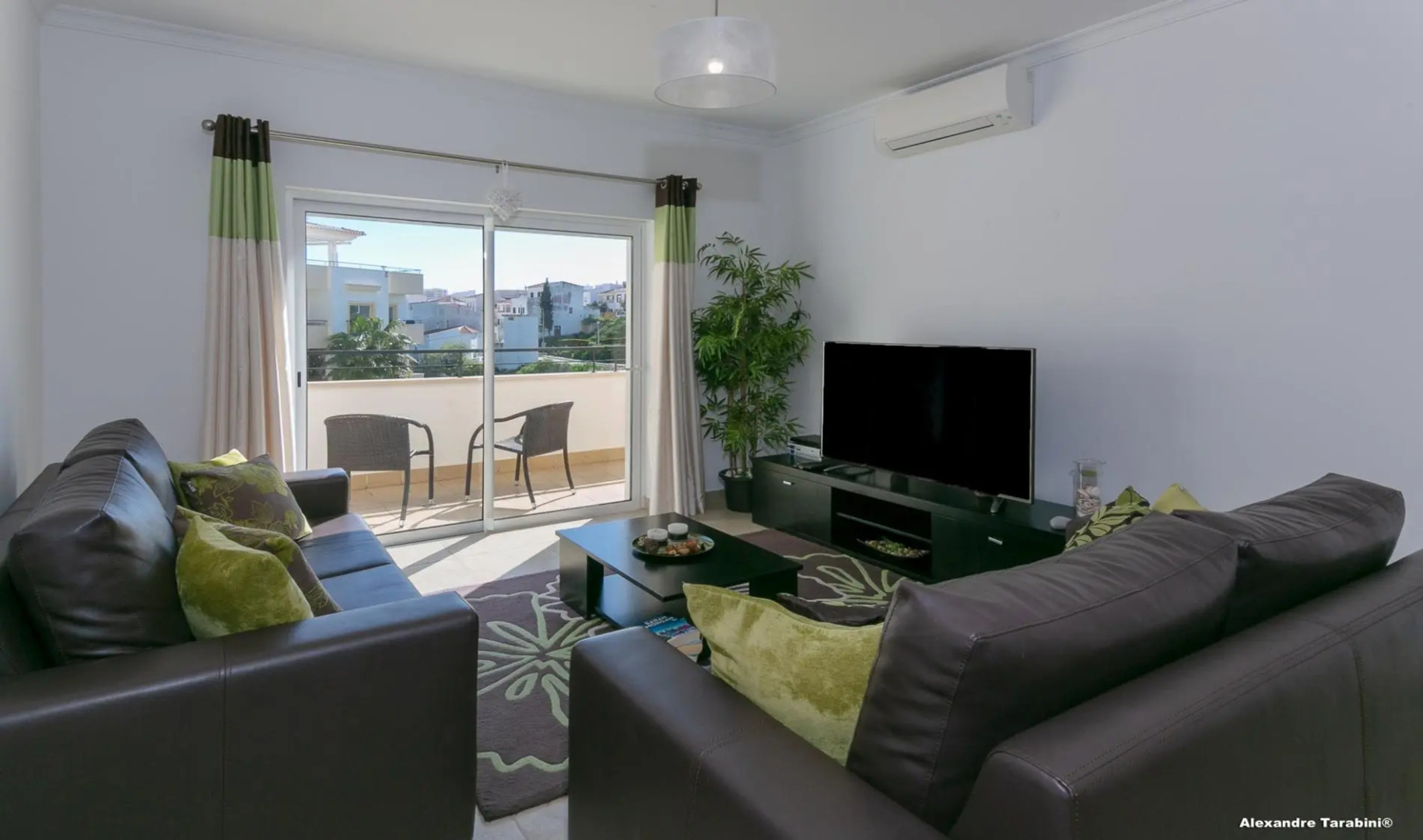 C04 - Pool View 3 Bed Apartment