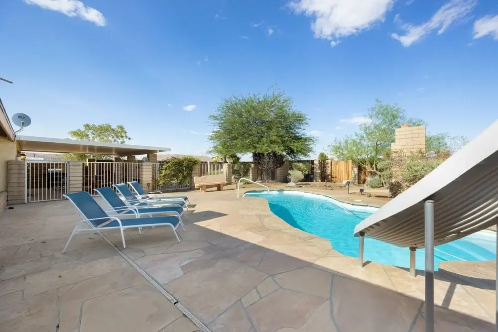 Roadrunner Inn - Pool, Hot Tub, Bbq And Fire Pit! 2 Bedroom Home by RedAwning