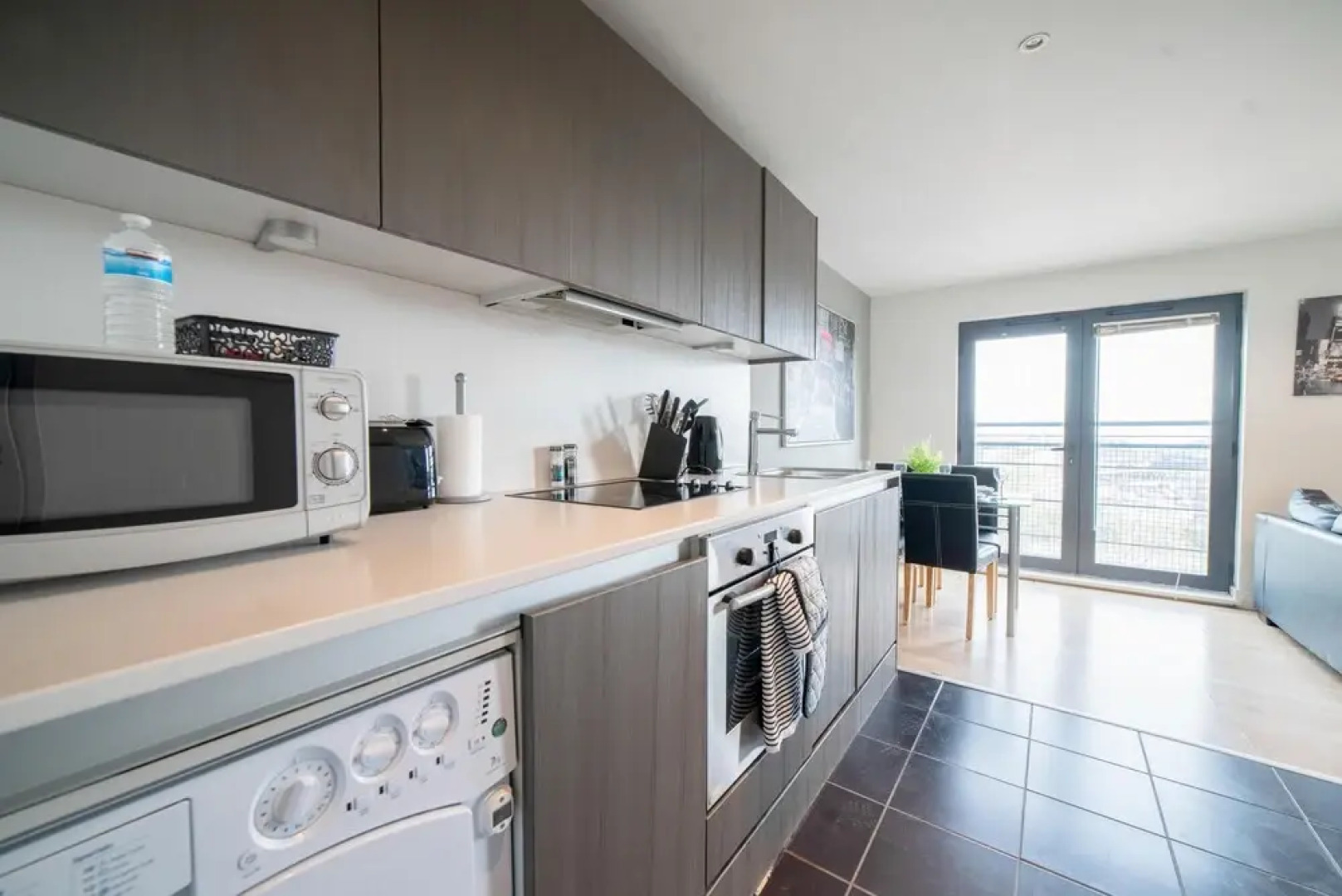 Dyzyn Living - The East Lock Business Travel Wifi Parking