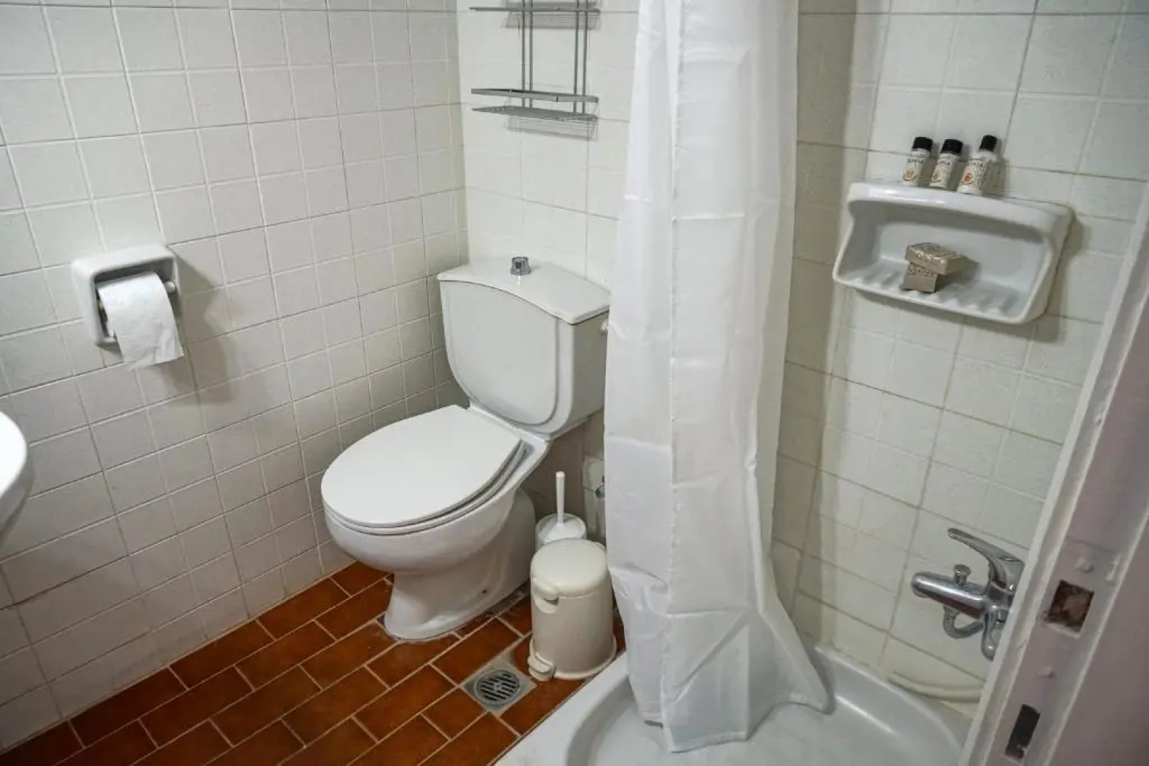 Sunny Bay, beachfront 1-bdrm apartment