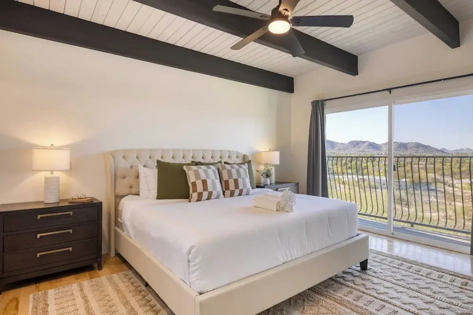 Panoramic Views, Private Pool, Patio Lounge w/ Firepit Royal Palm by Avantstay