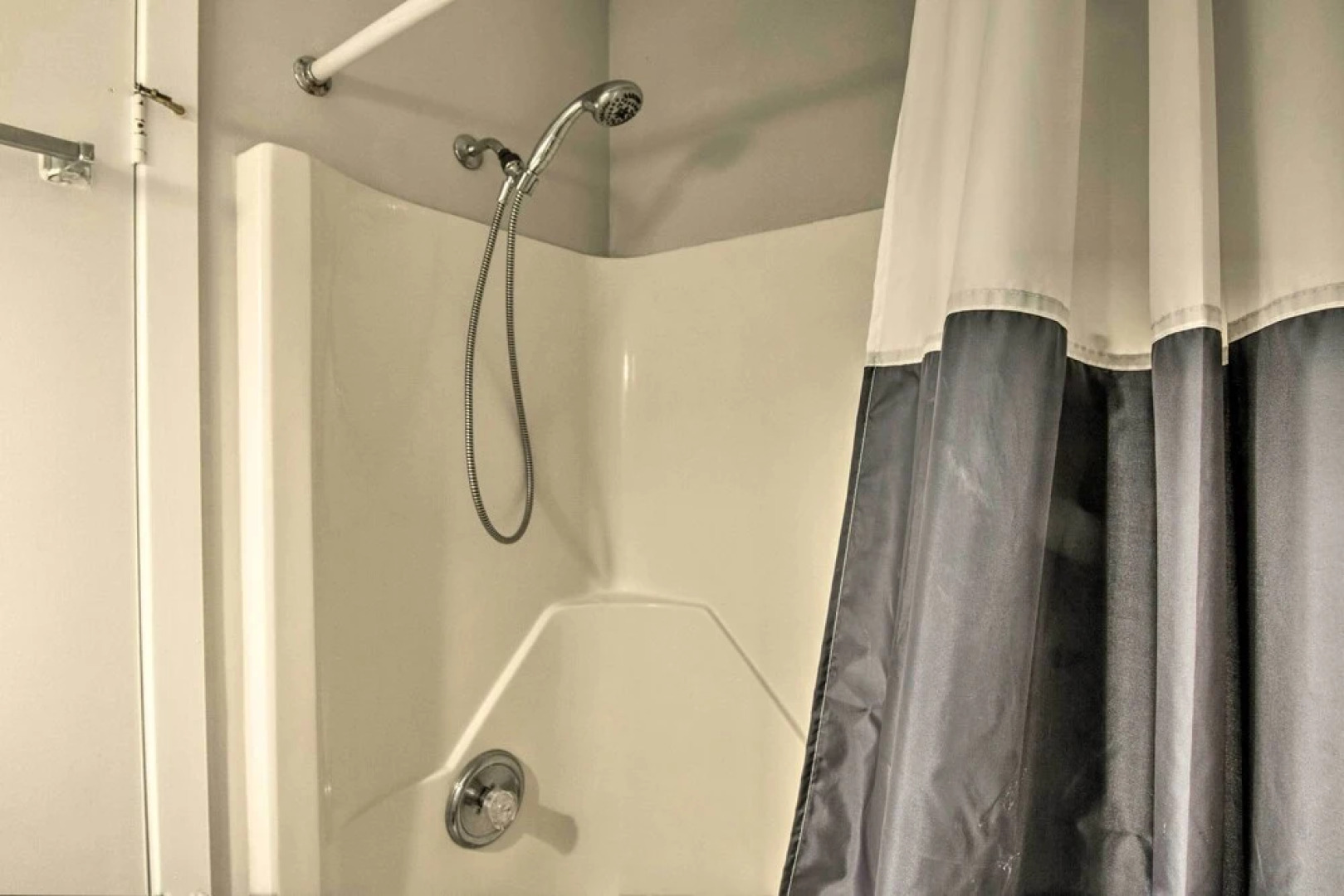 Townhome w/ Outdoor Shower < 1 Mile to Downtown