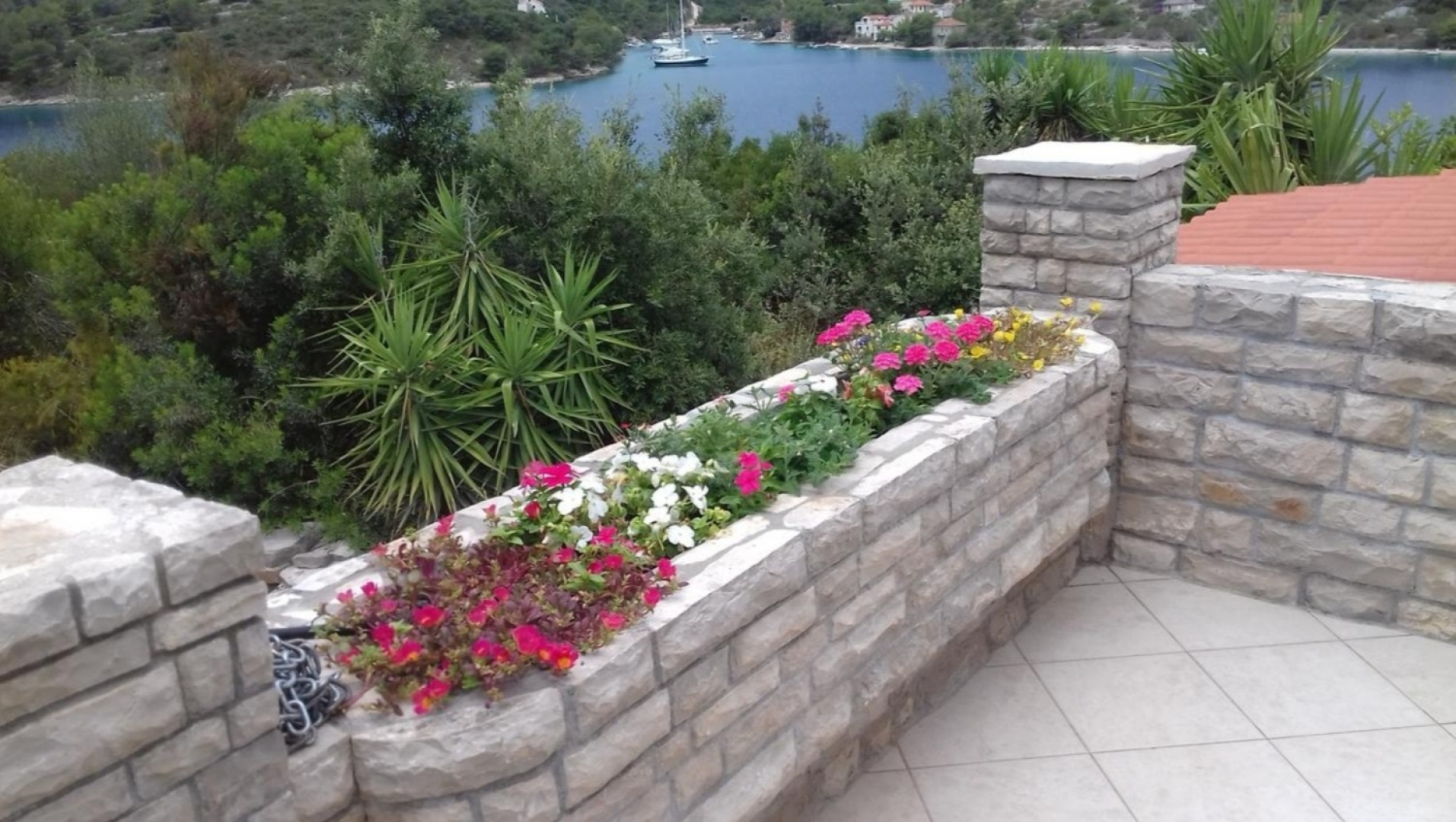 Holiday house More - with large terrace : Necujam, Island Solta