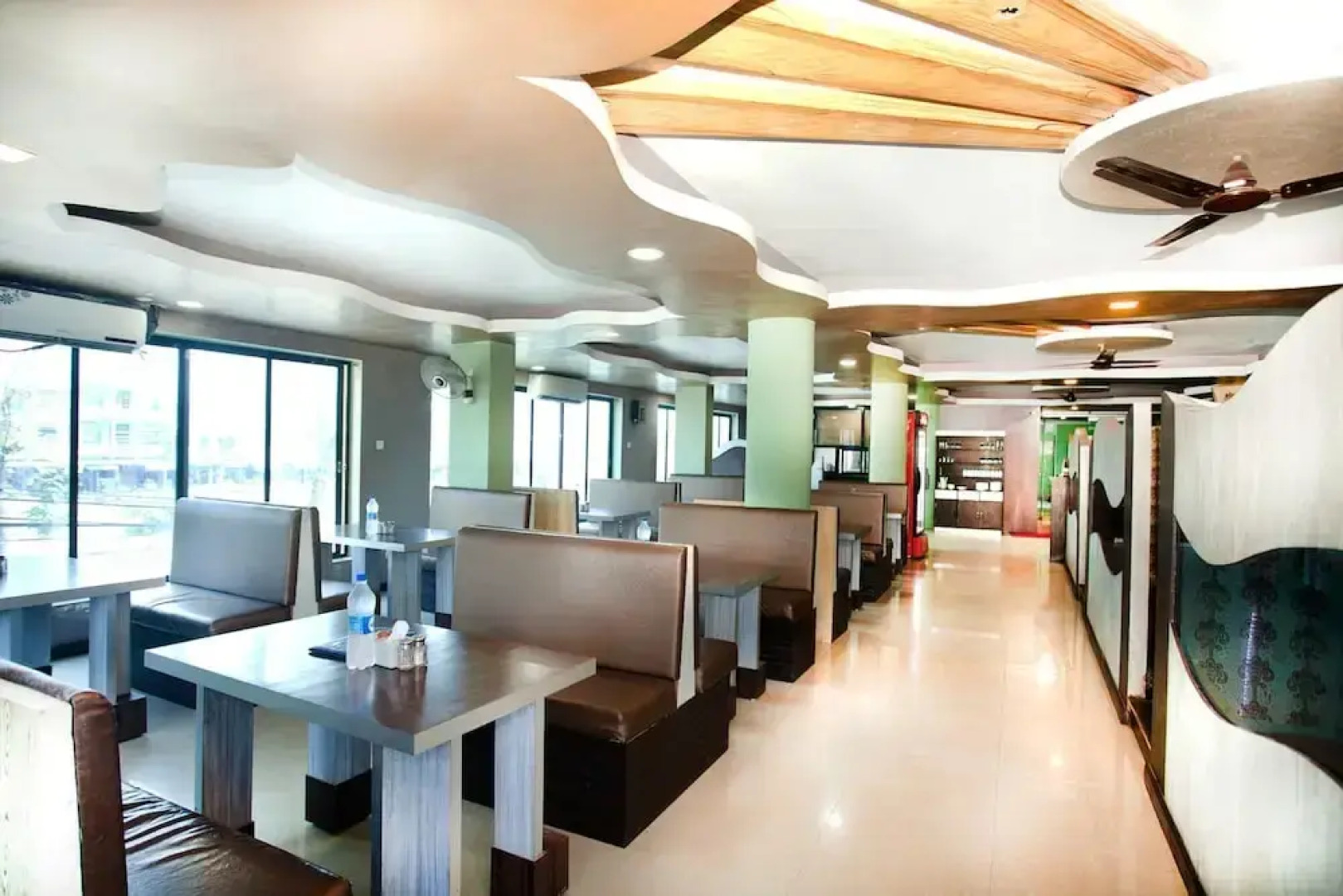 OYO 343 Pop Life Hotel