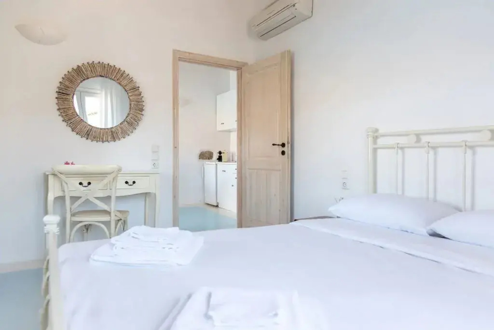 Etesians Suites & Villas