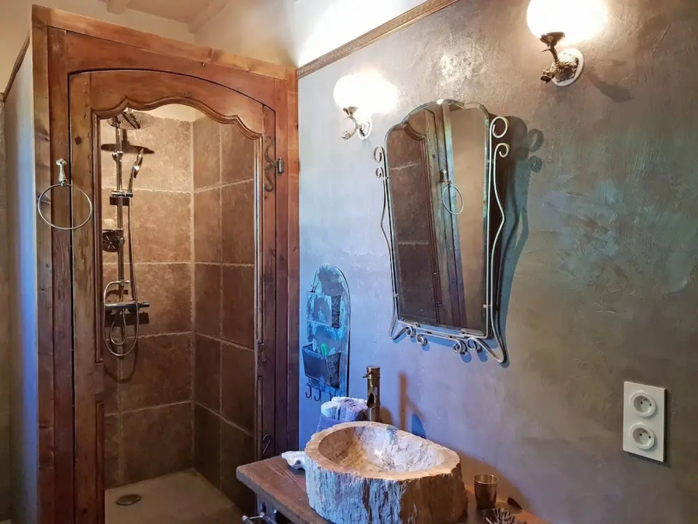 Quaint Holiday Home in Lorgues with Pool