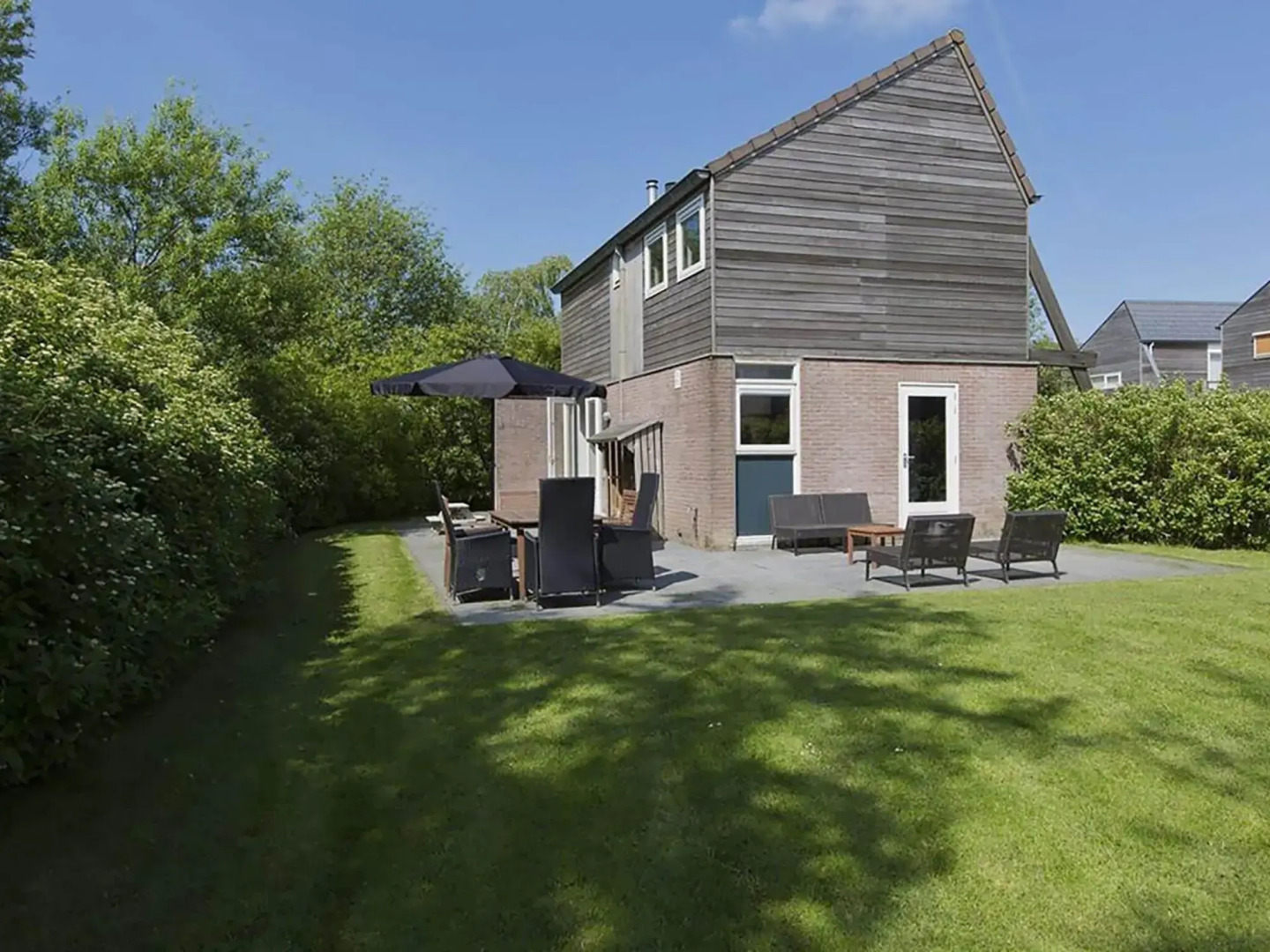 Welcoming Holiday Home in Grou Near River