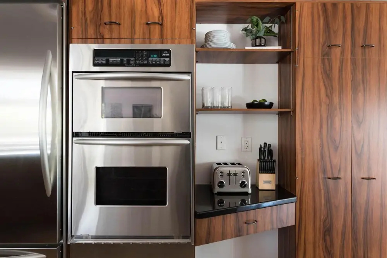 Caspian - Spacious Desert Oasis w Pool, Table Tennis, & Fire Pit