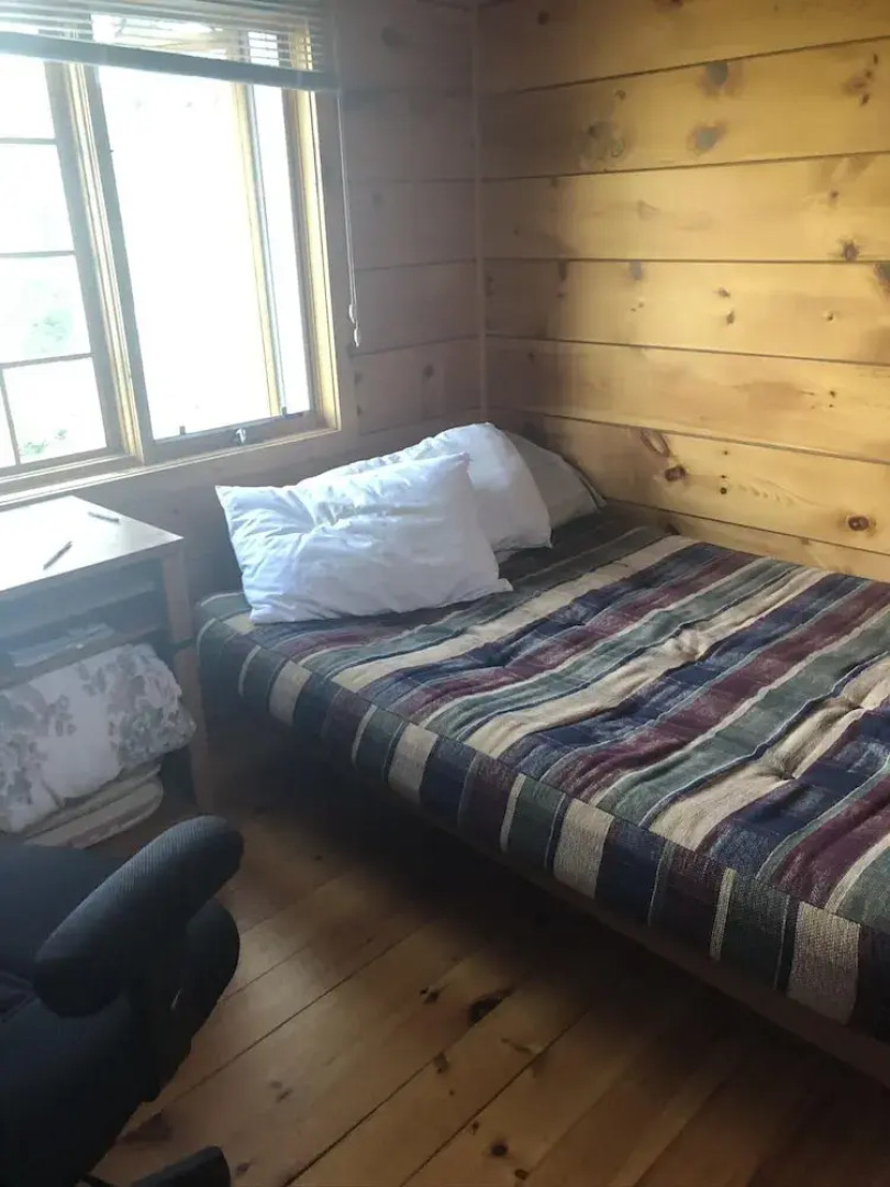 Blueberry Point A Classic Lake Joseph family cottage on a 900 ft peninsula