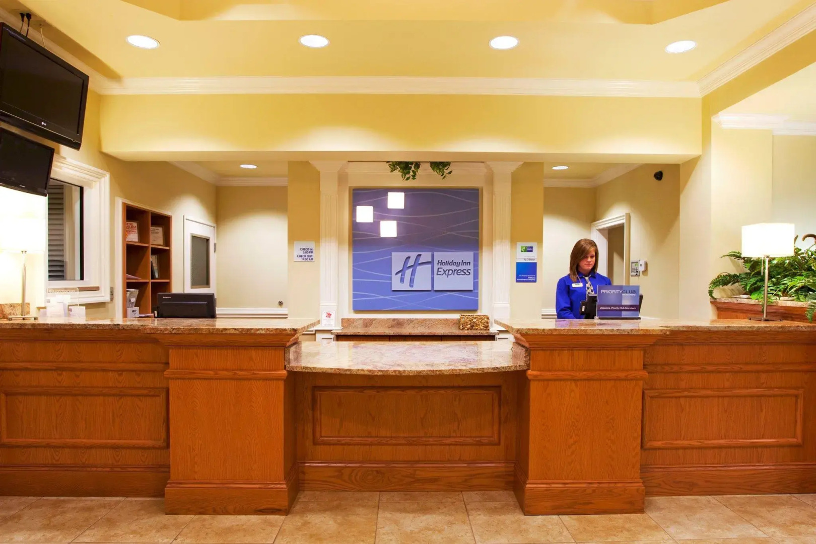 Holiday Inn Express & Suites Valdosta West - Mall Area by IHG