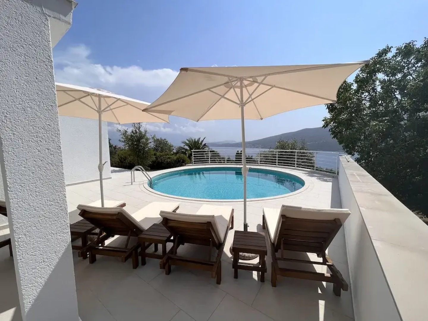 Remarkable 4-bed Villa in Denovici