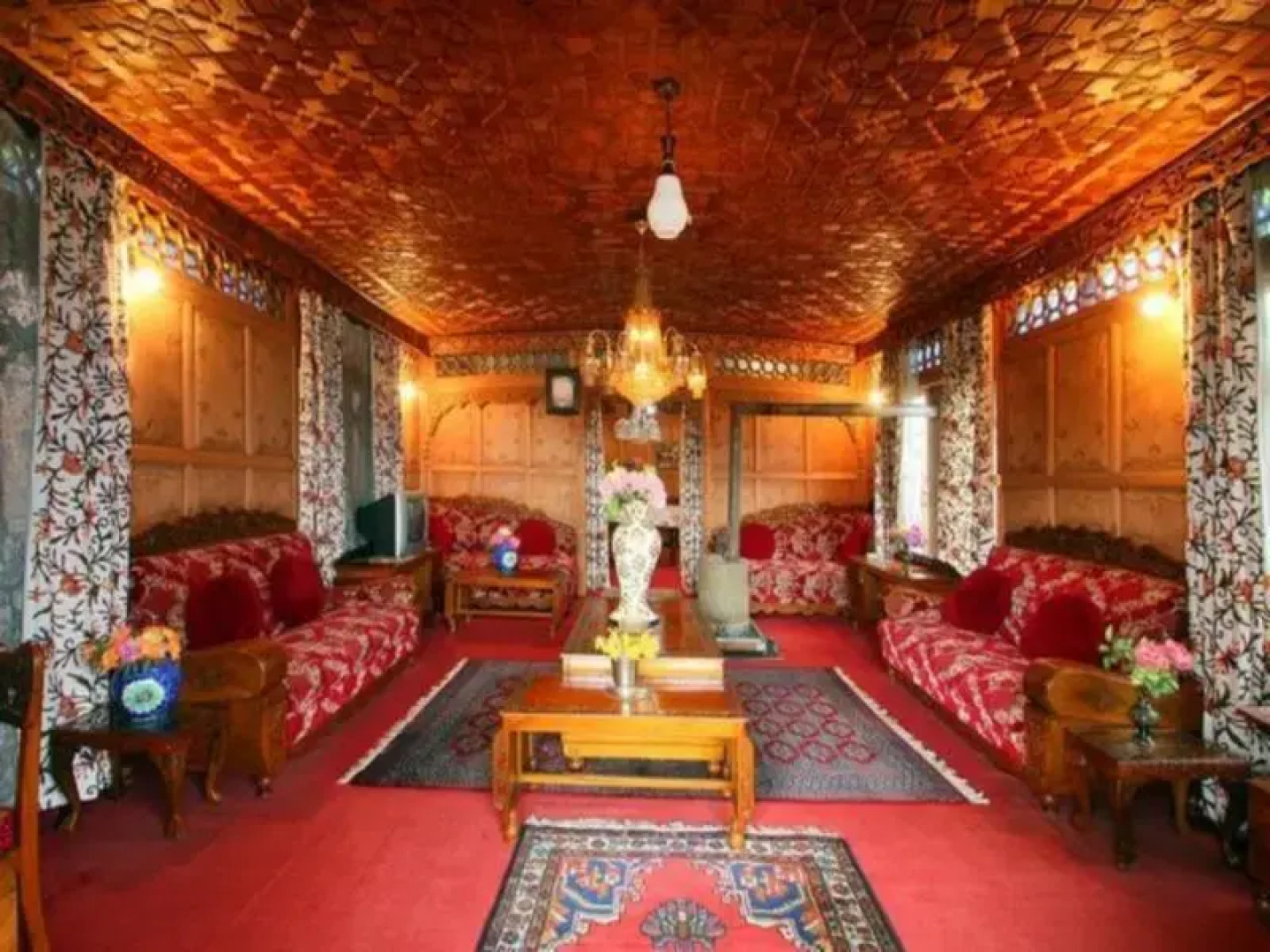 Royal dandoo Houseboat