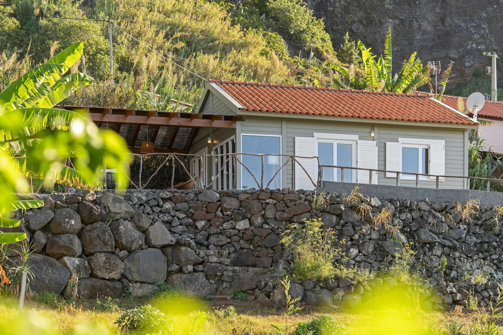 Casa da Rocha de Baixo by An Island Apart