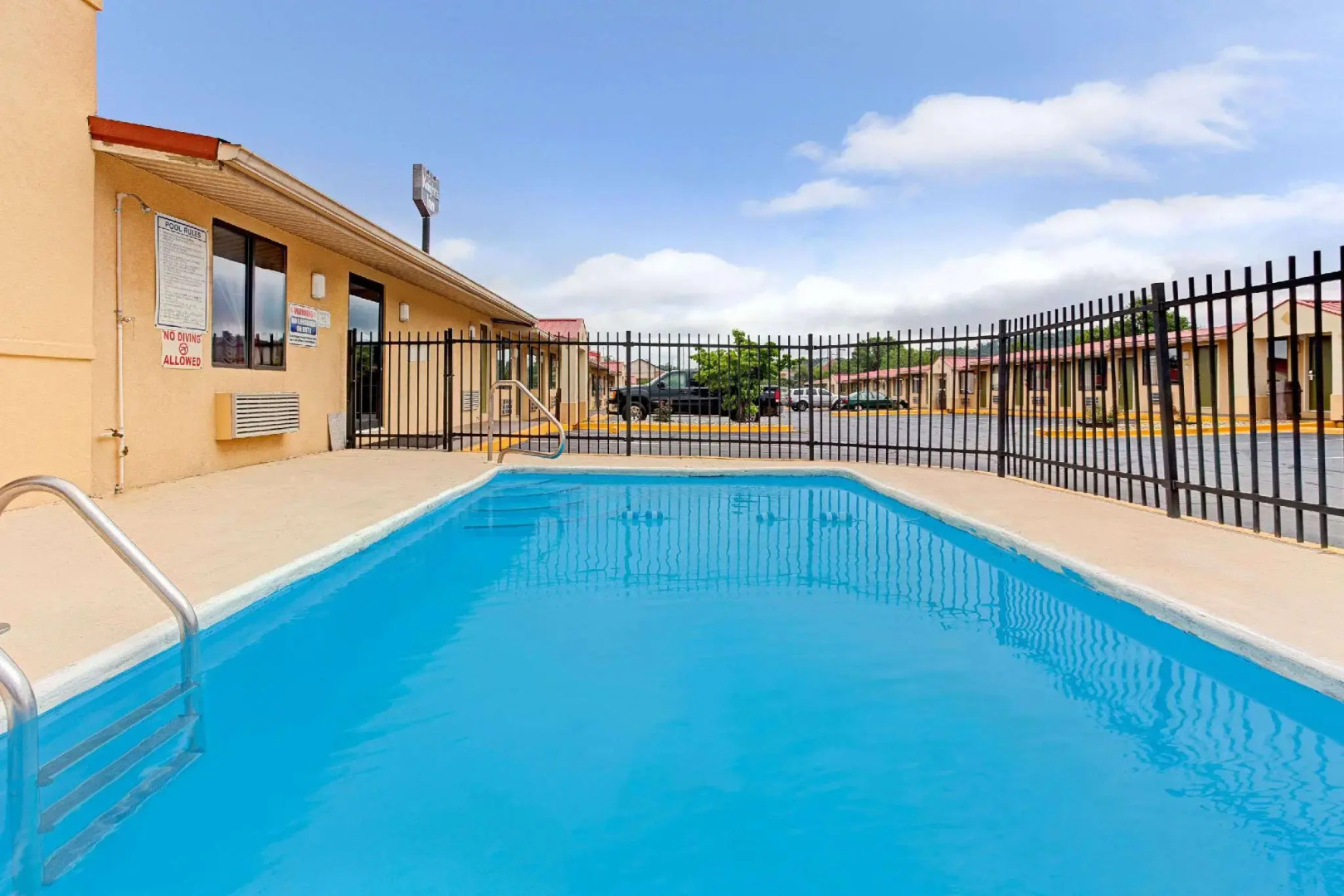 Knights Inn - Cartersville GA