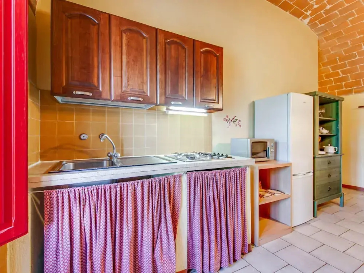 Farmhouse in Montescudaio with Shared Pool near Sea & Park