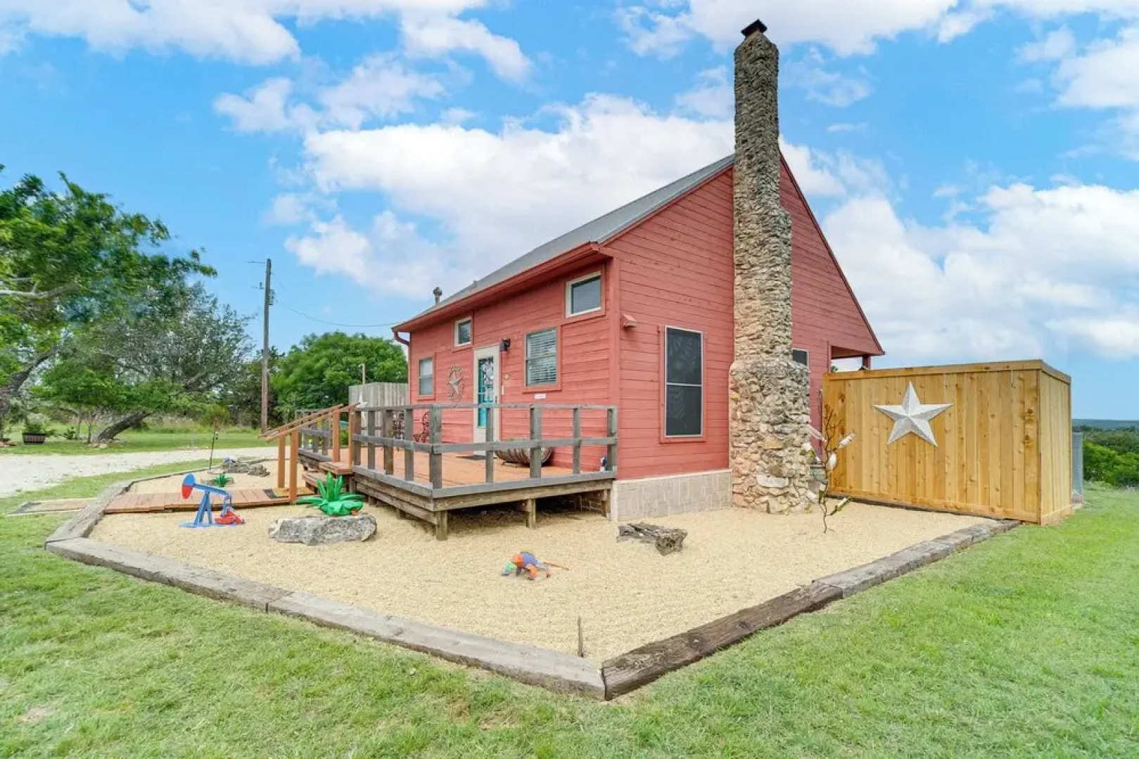 Pet-friendly Fredericksburg Cabin w/ Hot Tub!