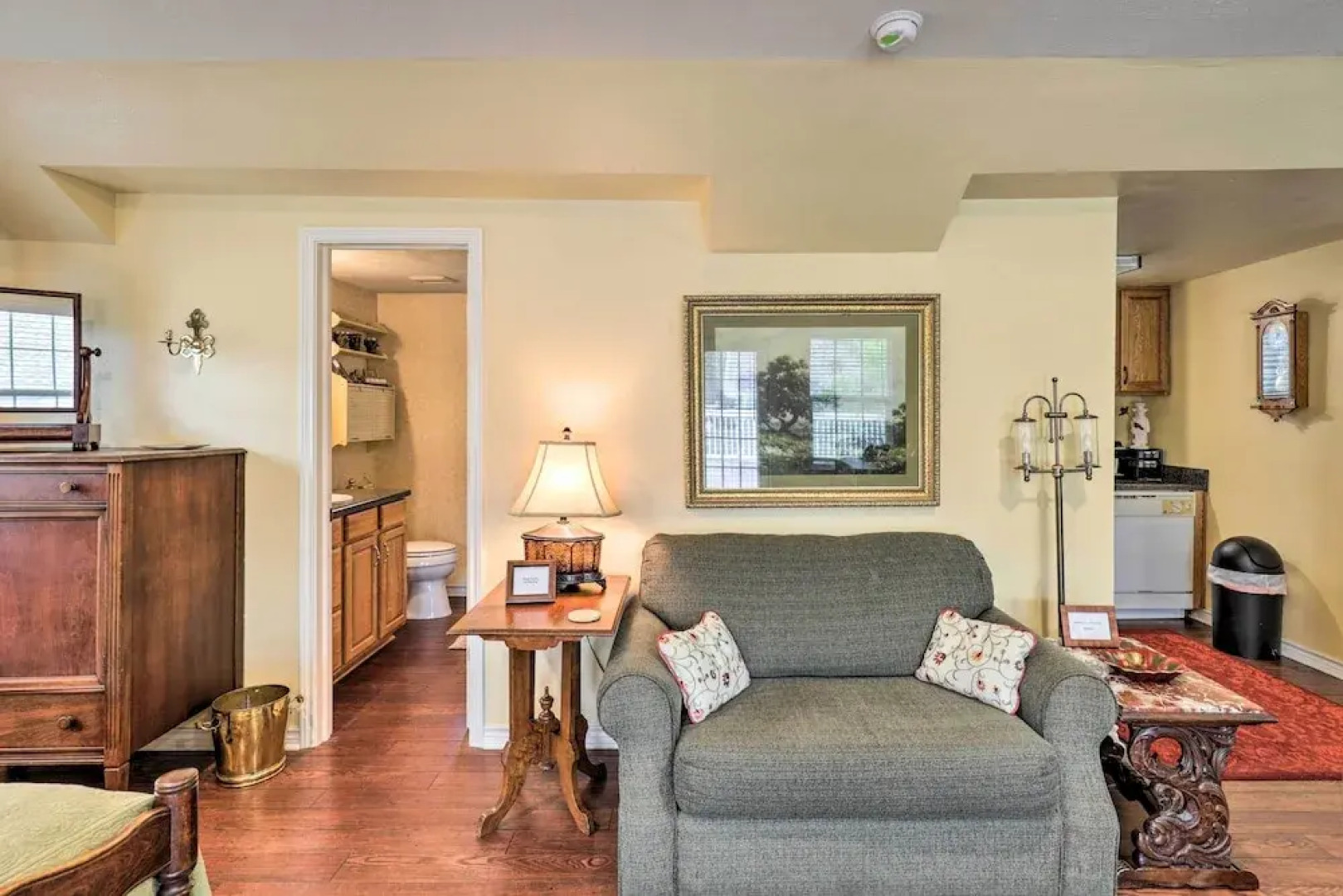 Studio in College Station w/ Expansive Deck!