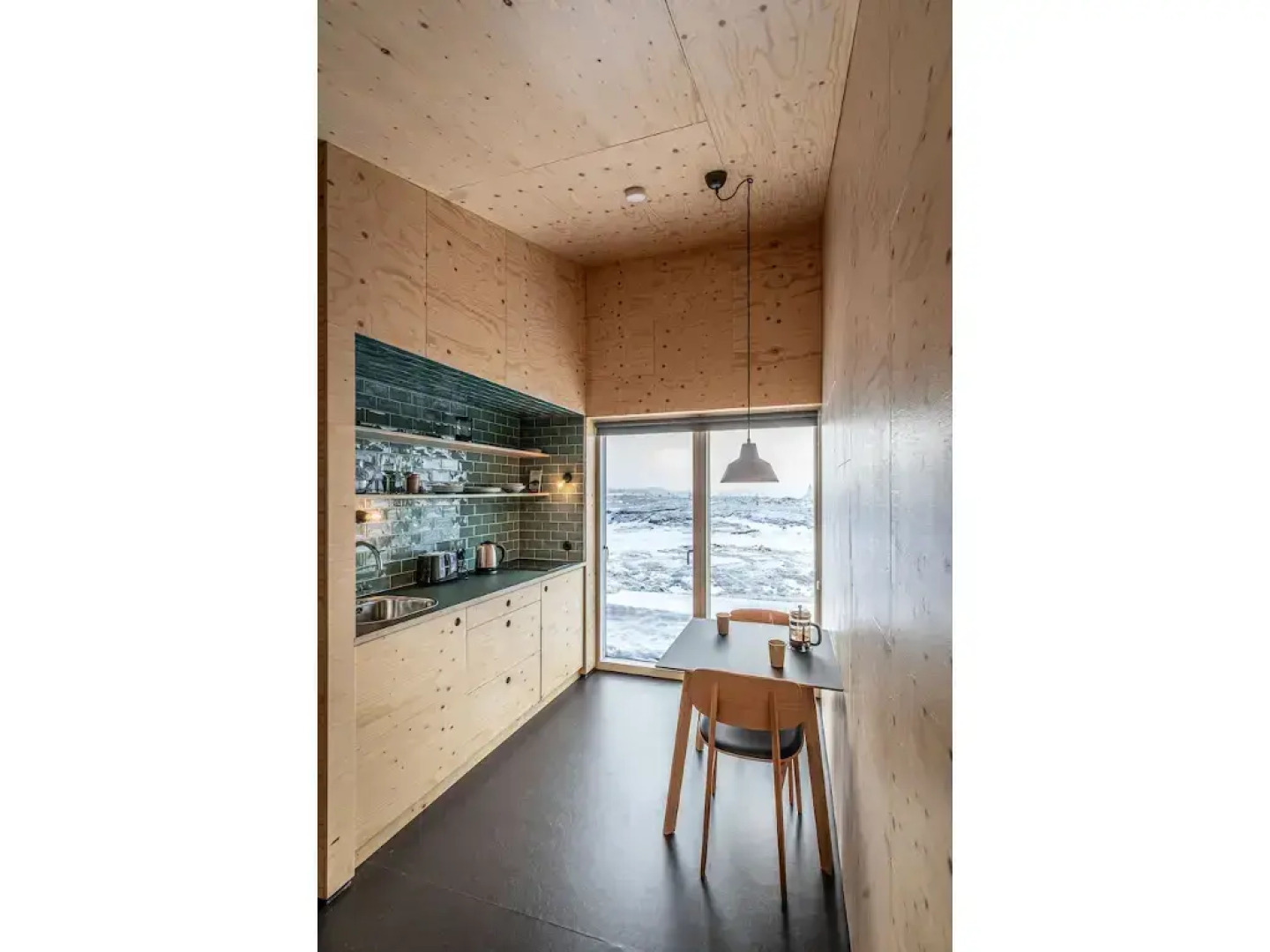 Aska Modern Cabin