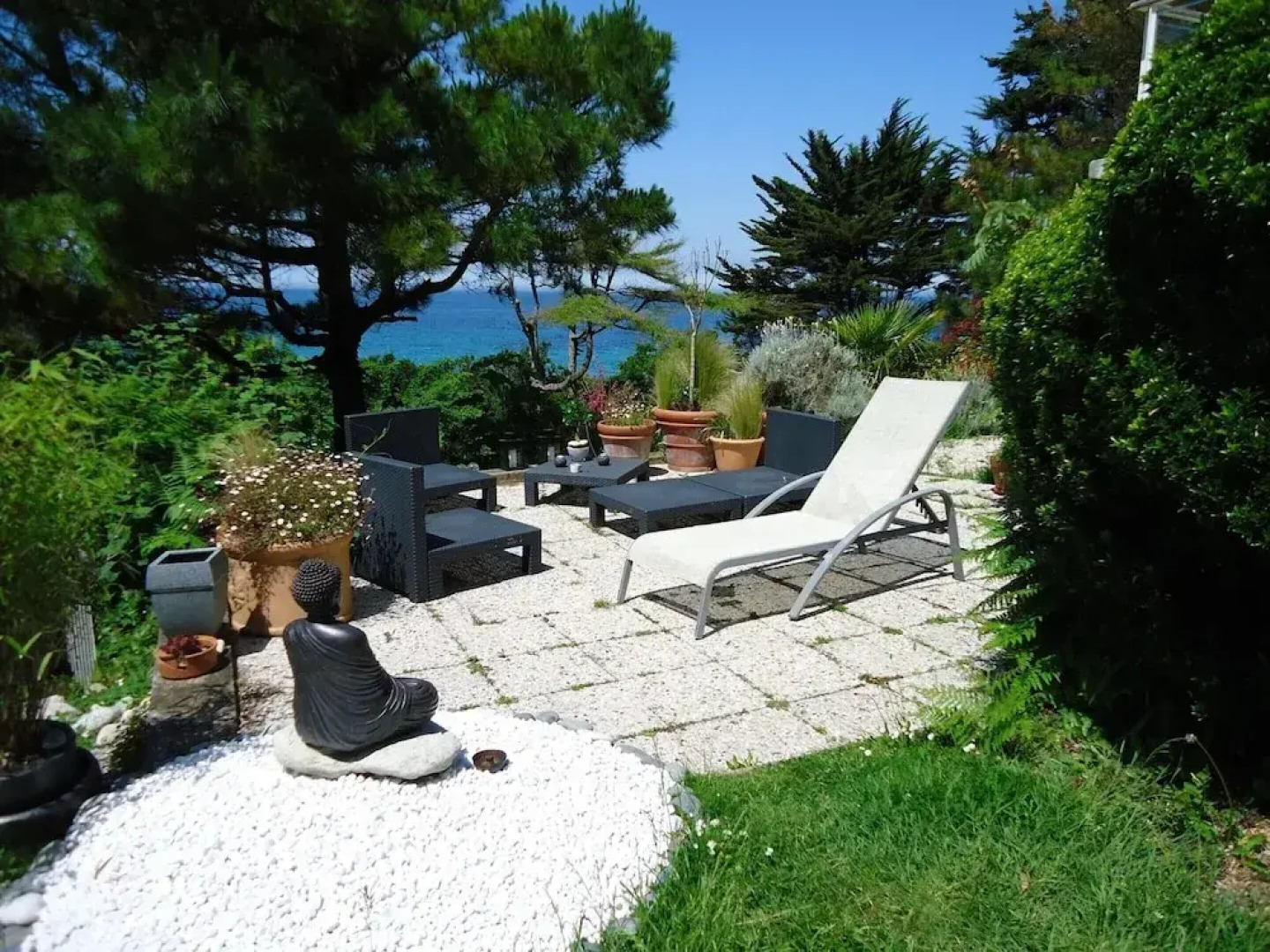 Cottage in Locquirec With Beach Access