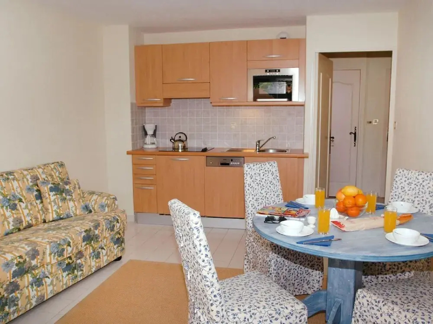 Well-kept Apartment With Dishwasher, 1 km. From the Beach