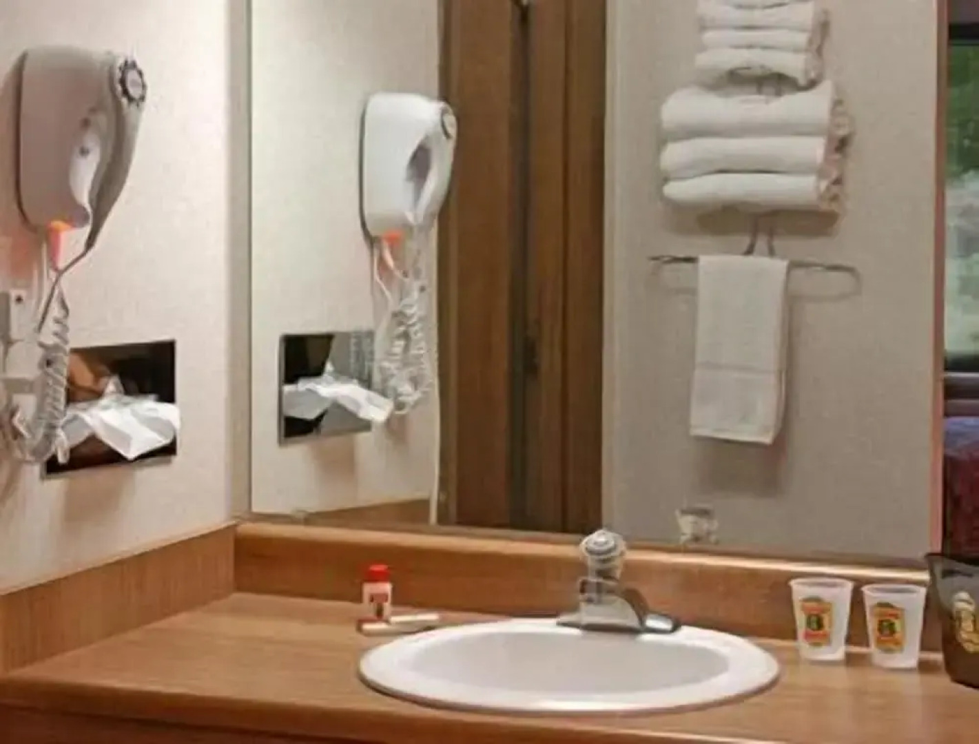 Super 8 White River Junction