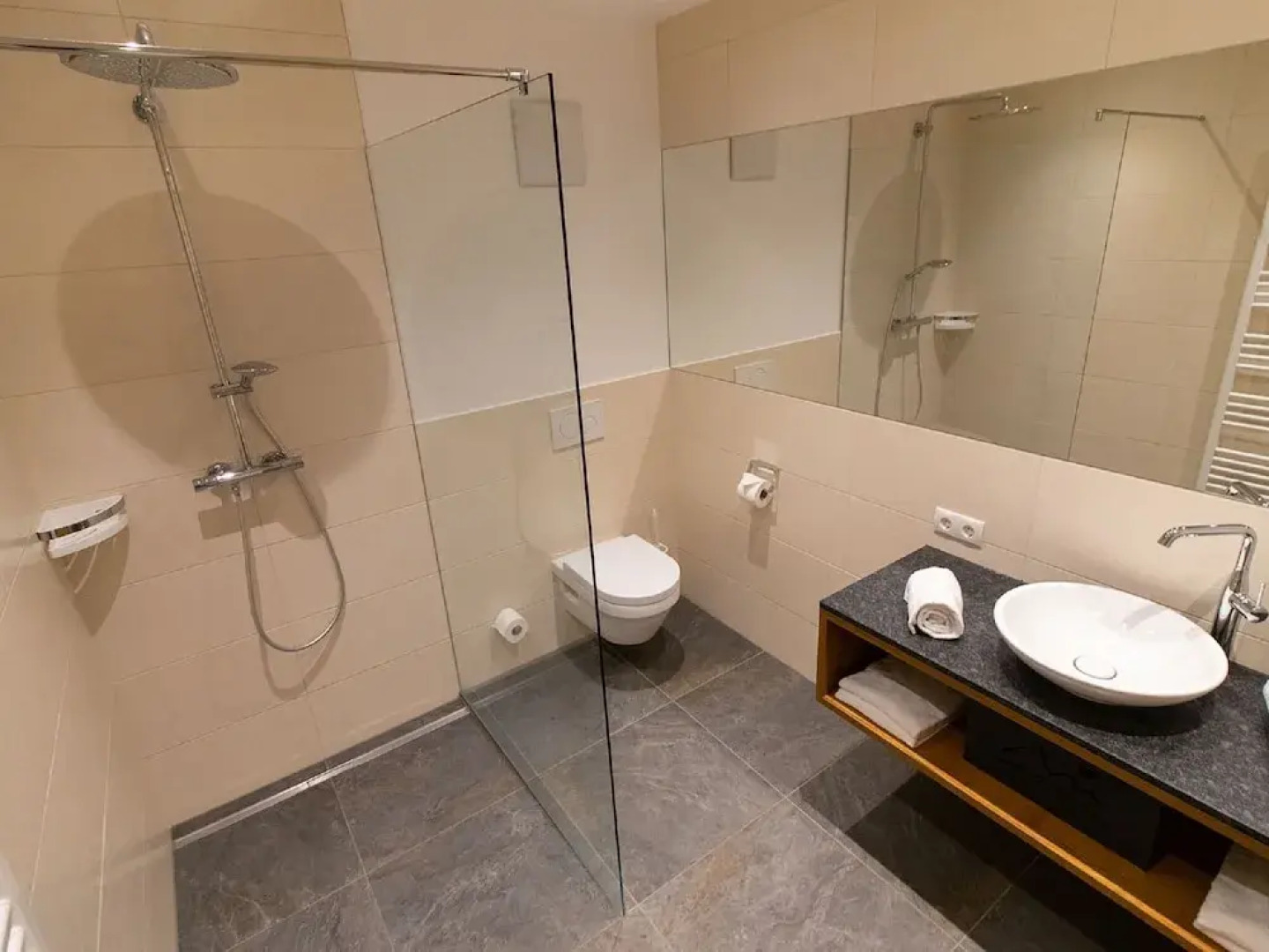 Modern Holidayapartment in Center of Mariapfarr