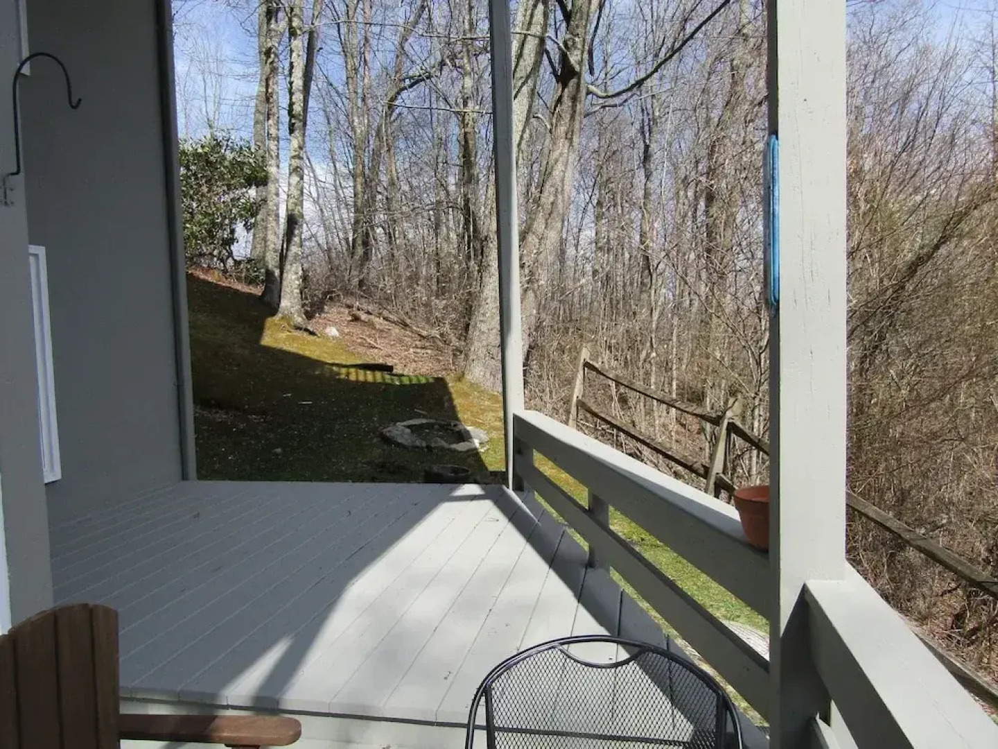 High Ceiling Skyleaf A9 Condo with Fireplace by RedAwning