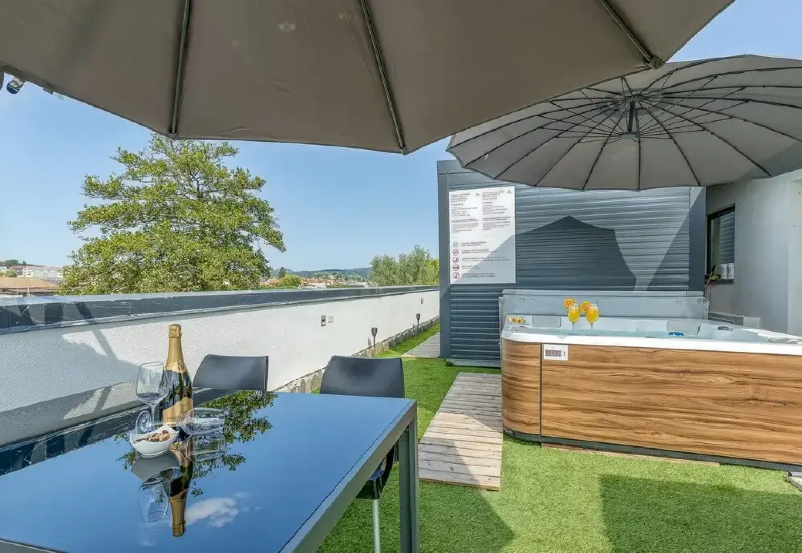 Rooftop Home With Whirlpool & Sauna