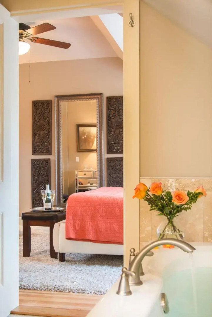 Gothic Eves Inn and Spa Bed and Breakfast