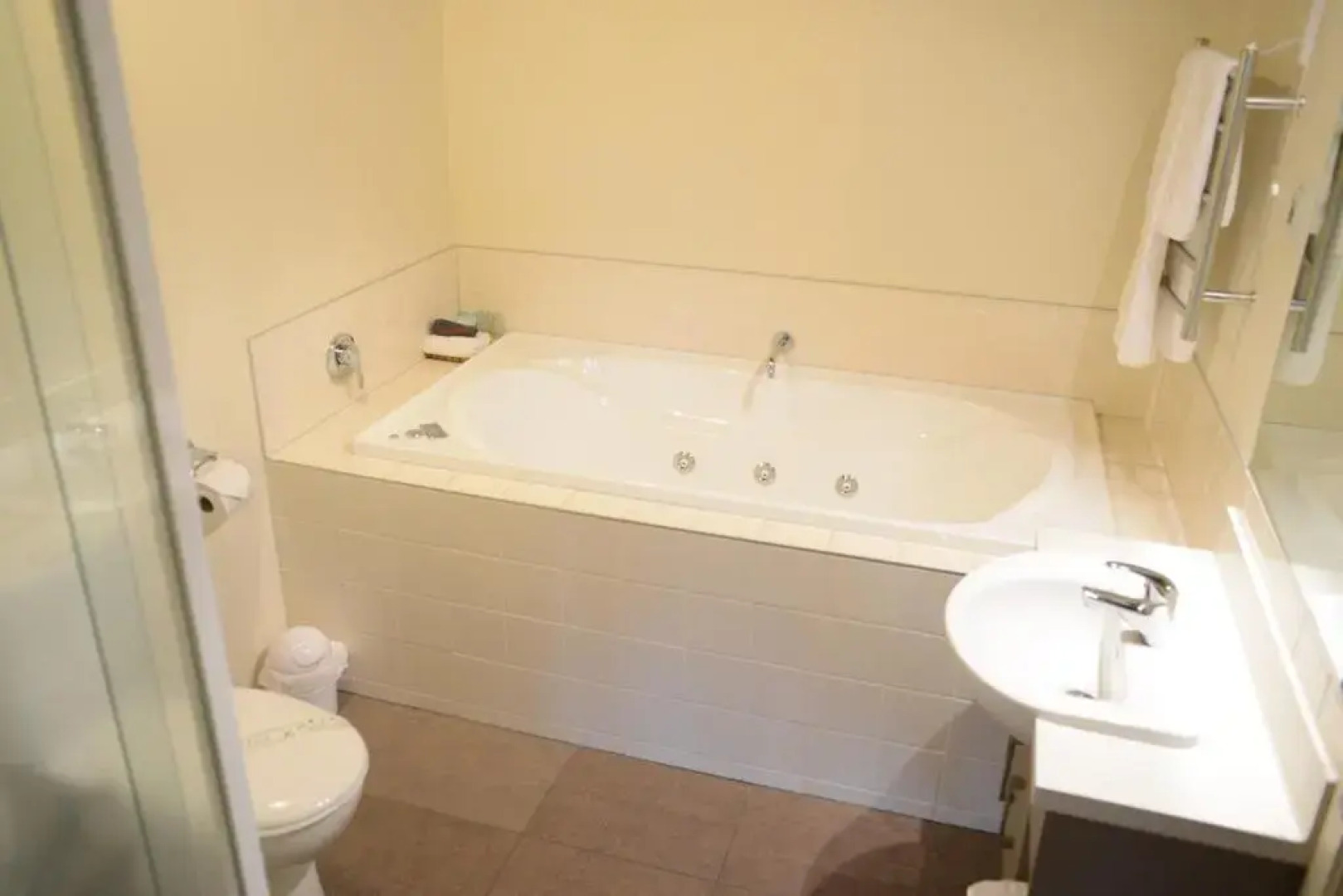 The Hobbit Motorlodge