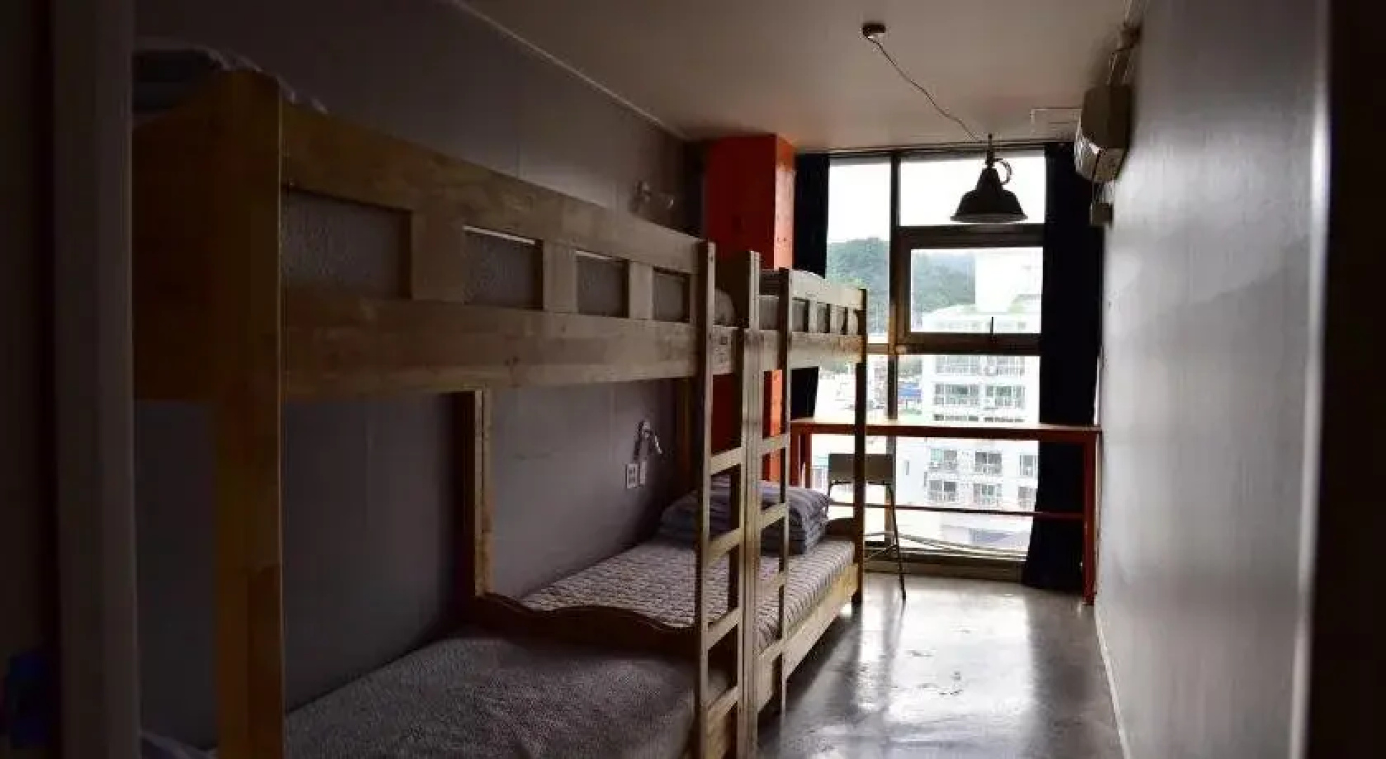 Life Guesthouse - Hostel