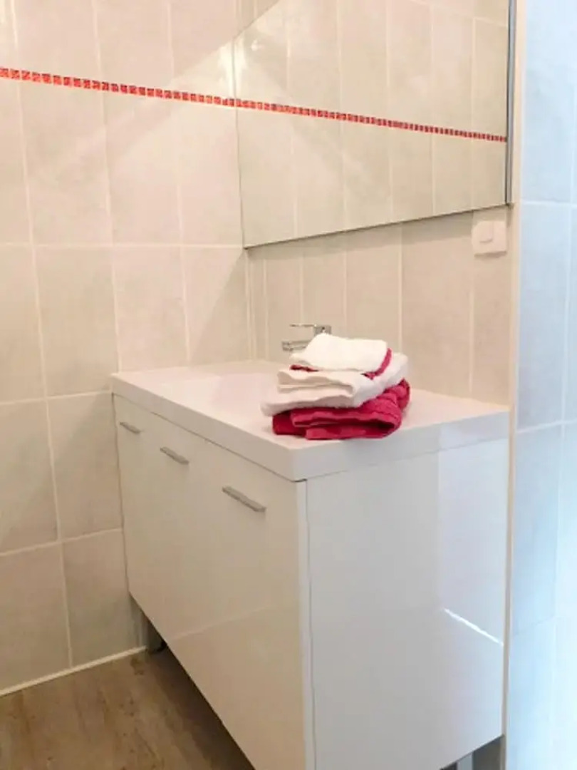 Studio in Mouterre-silly, With Pool Access, Enclosed Garden and Wifi -