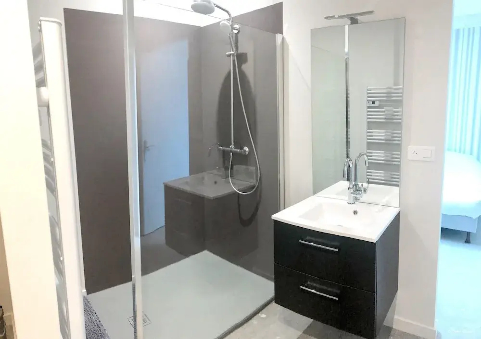 Villa With 5 Bedrooms in Panissières, With Indoor Pool, Enclosed Garden and Wifi - 56 km From the Slopes